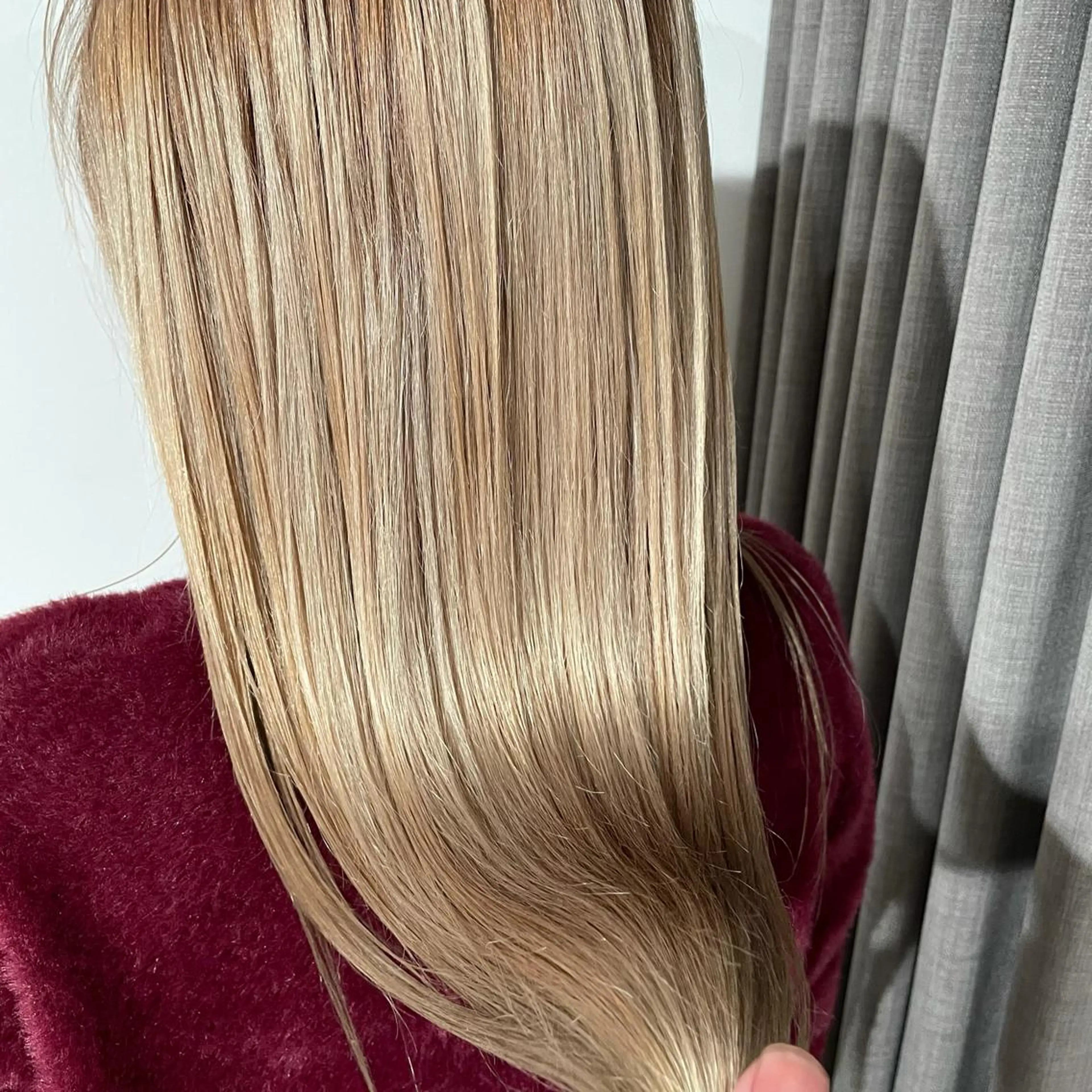 ロング カラー ベージュカラー ブリーチ ハイトーンカラー ハイトーンベージュ 実力派スタイリストの 完全無料パーマのヘアスタイル