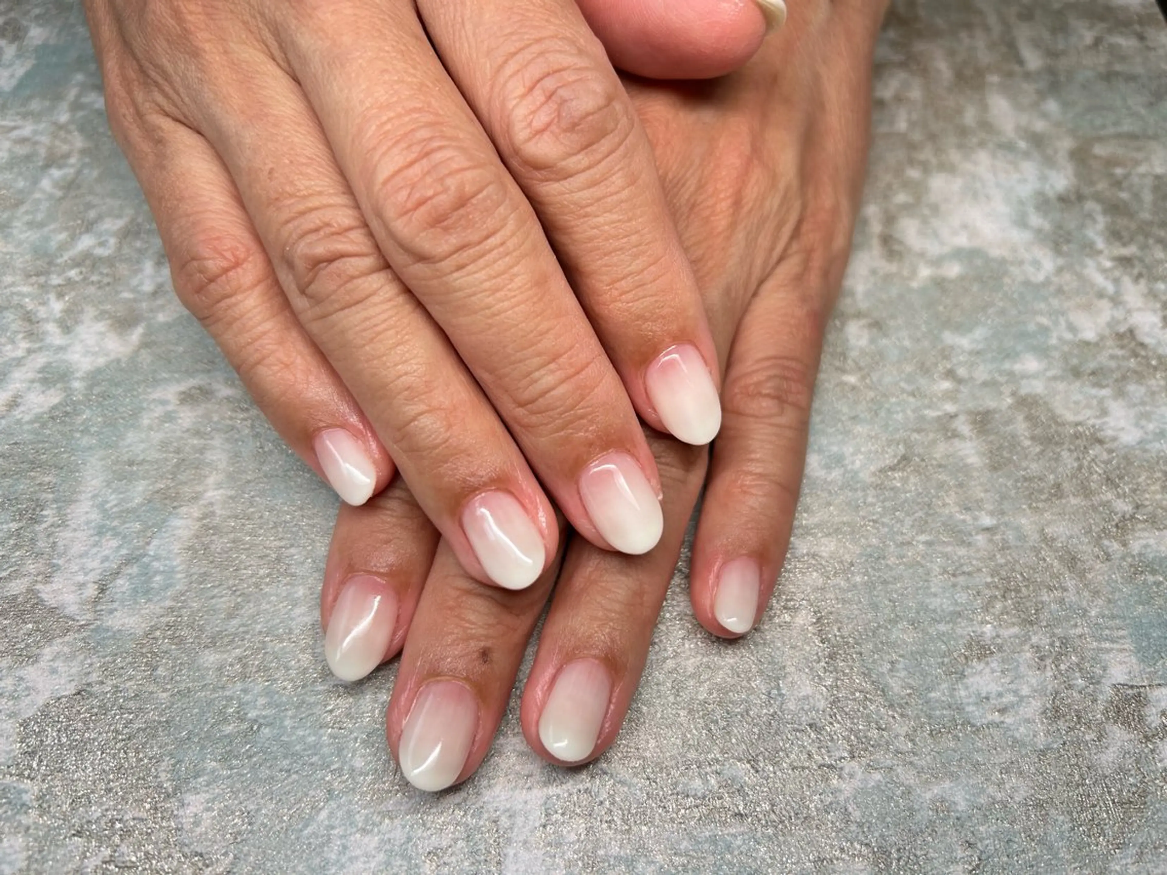 ネイル グラデーション シンプルネイル Lisa’s Salonのネイルデザイン