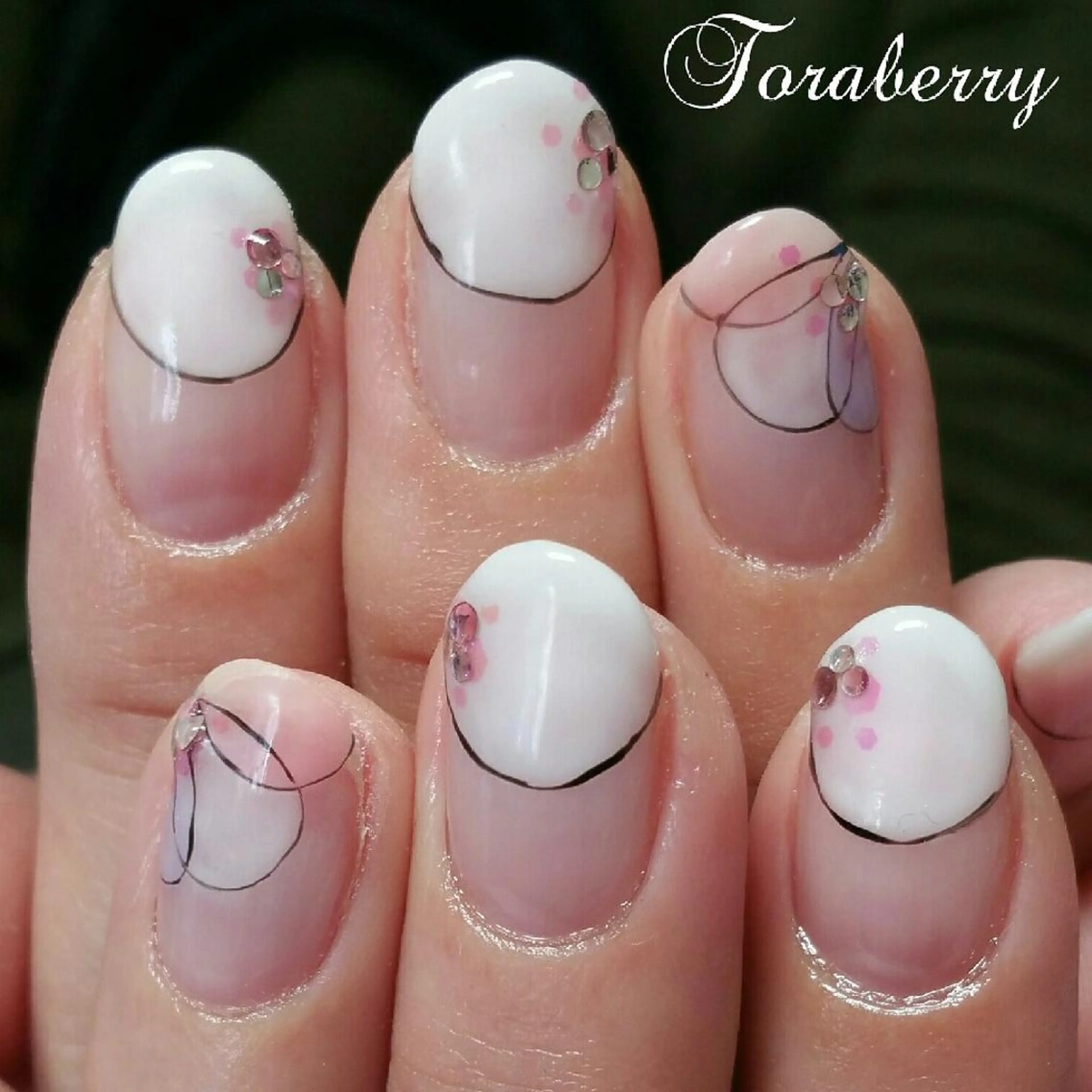 ネイル フラワーネイル フレンチネイル ネイリスト なつみのネイルデザイン