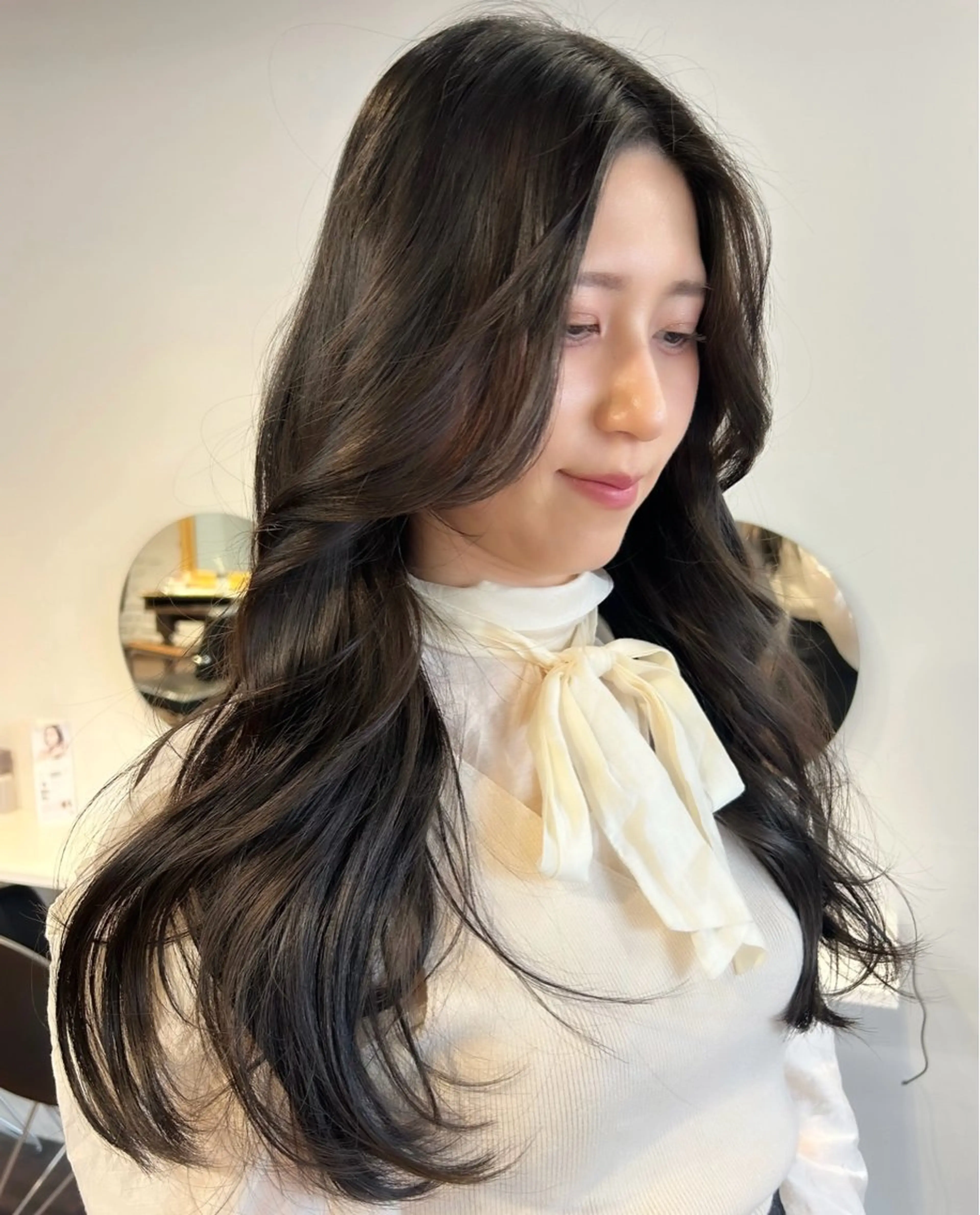 ロング カラー ヘアアレンジ 顔まわりレイヤー 顔周りカット 髪質改善 ヨシンモリ 韓国風ヘア カット ヘアカラー トリートメント 韓国ヘア×髪質 改善🇰🇷シオリのヘアスタイル