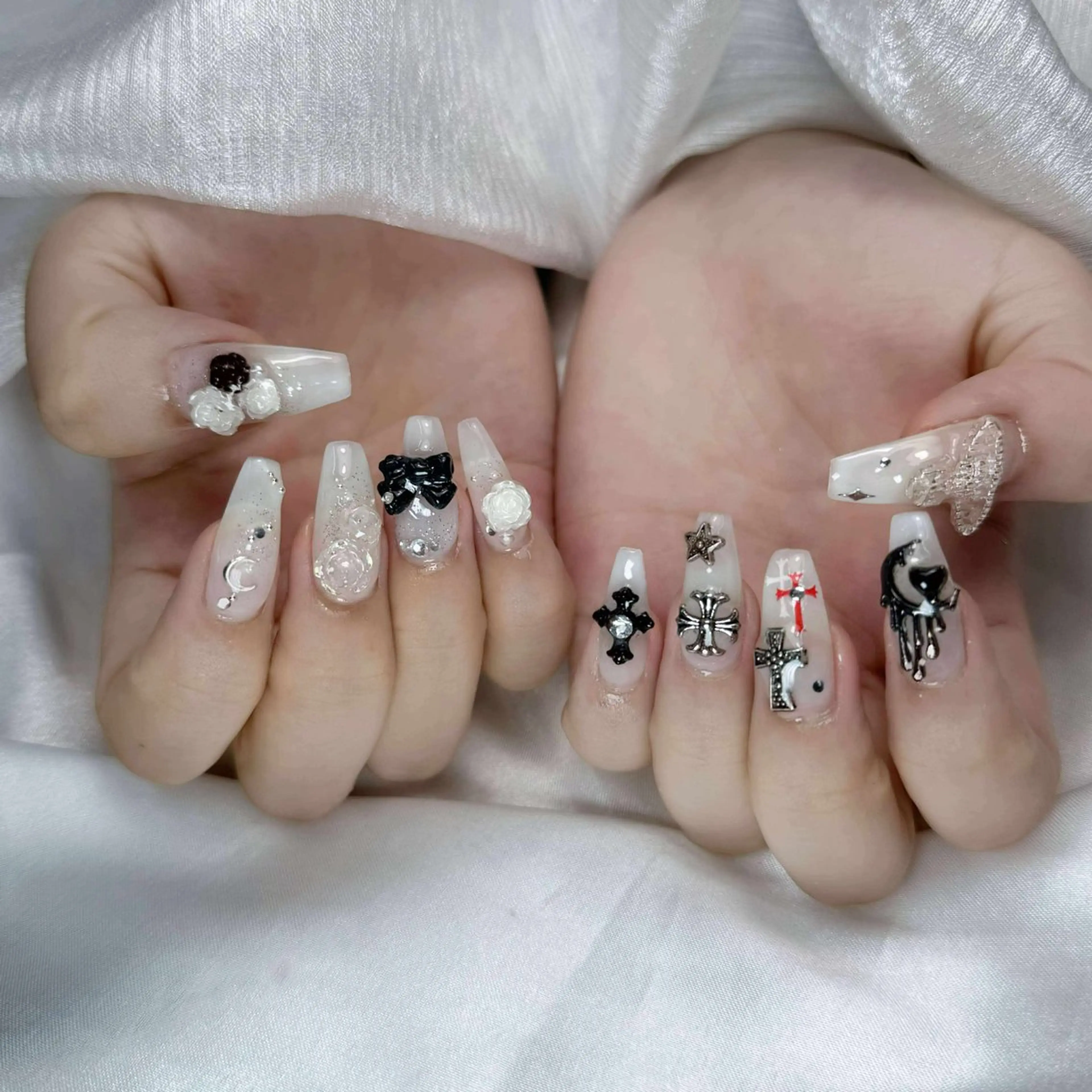 ネイル アートネイル ジェルネイル ハロウィン キラキラネイル スカルプネイル ハンドネイル ハンドケア Panda chan Novaのネイルデザイン