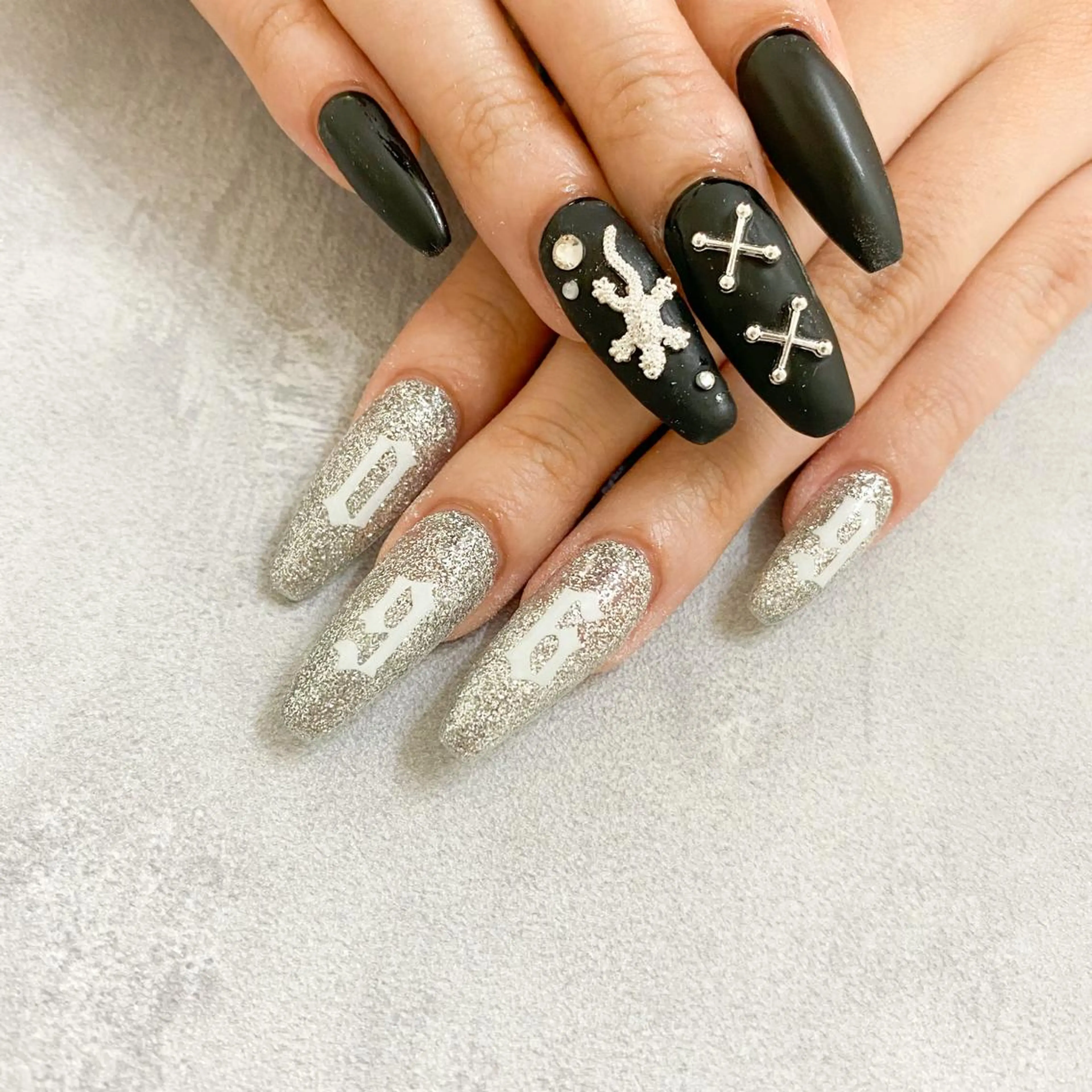 ネイル ハンドネイル ゴテゴテ💙ワンホン リオナのネイルデザイン