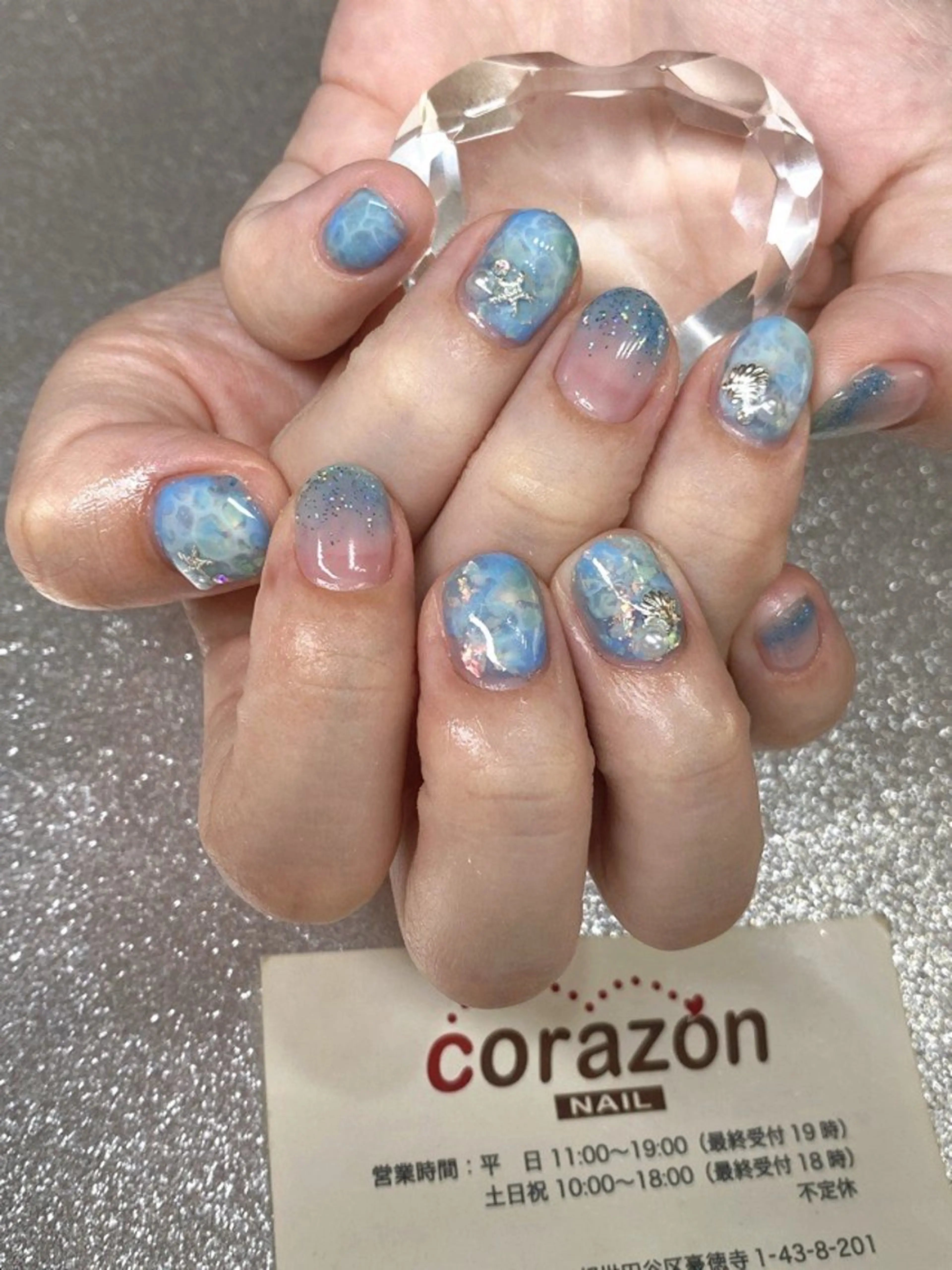 ネイル ジェルネイル グラデーション ラメ(グリッター) ラメグラデーション 水色 ハンドネイル ハンドケア corazon所属・ネイリスト aicoのネイルデザイン