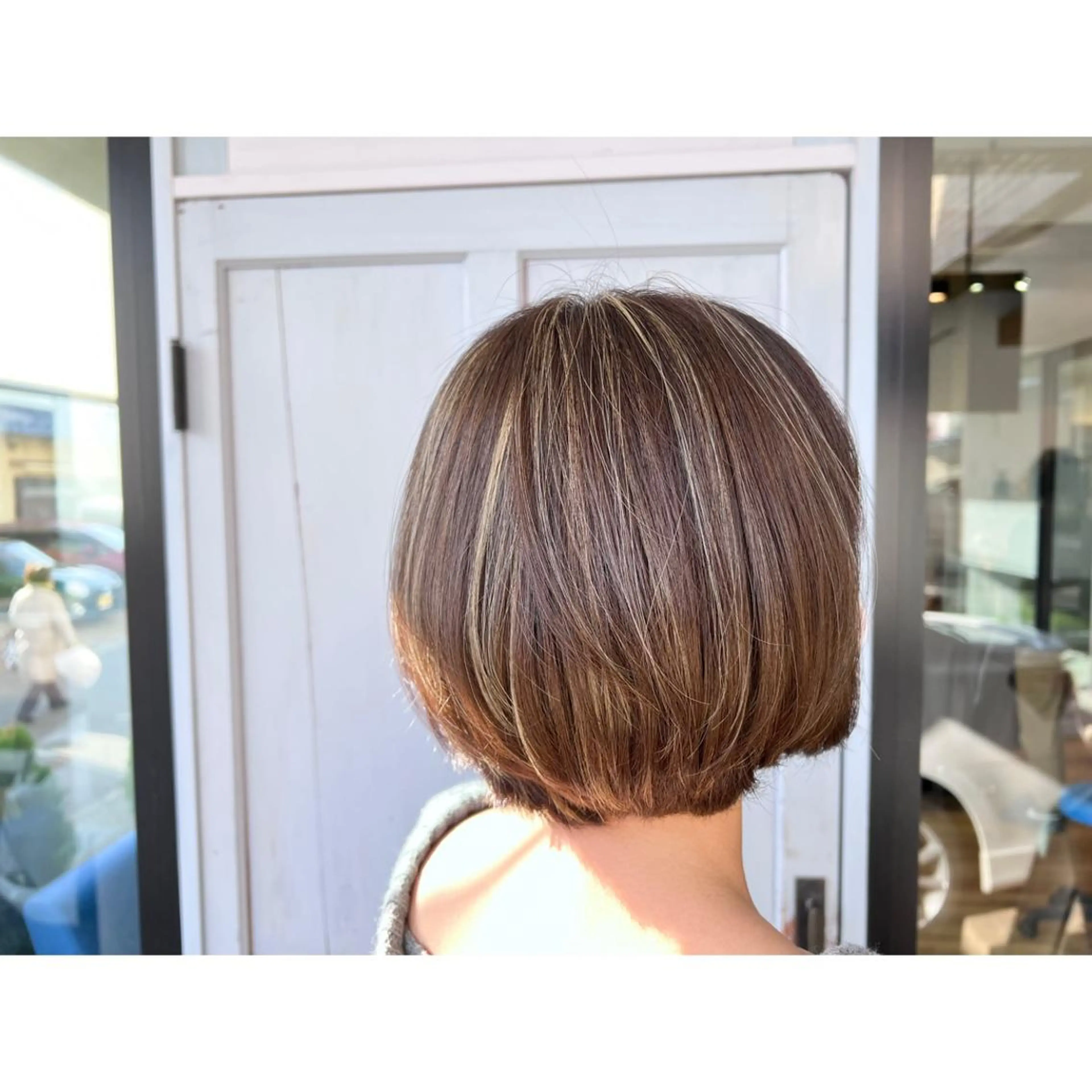 ミディアム カラー アッシュ ベージュカラー ハイライトカラー ハイライト ヘアカラー トリートメント ツキダテ ユイのヘアスタイル