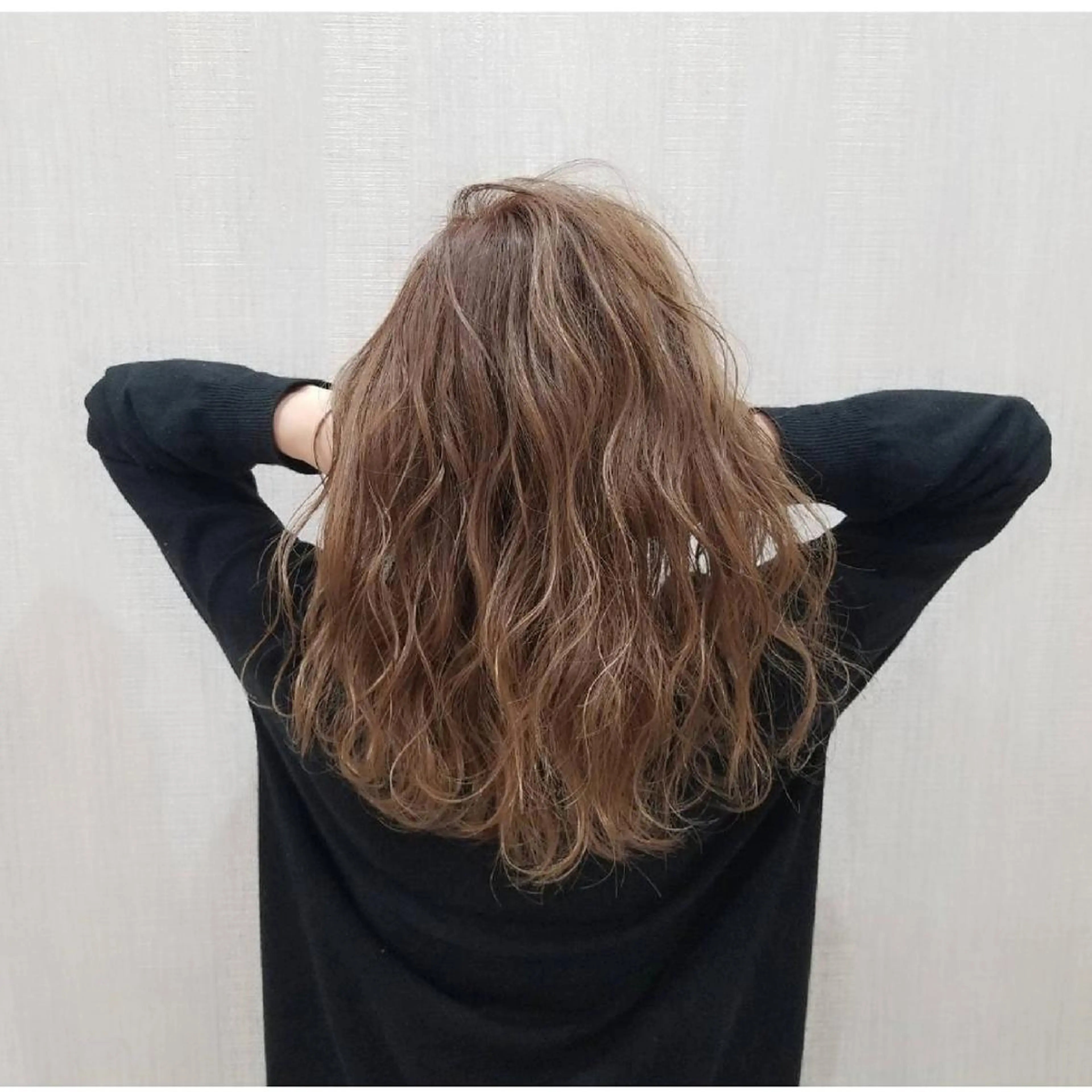 セミロング カラー ハイライトカラー ハイライト 顔周りレイヤーカット 髪質改善代表西村功平のヘアスタイル