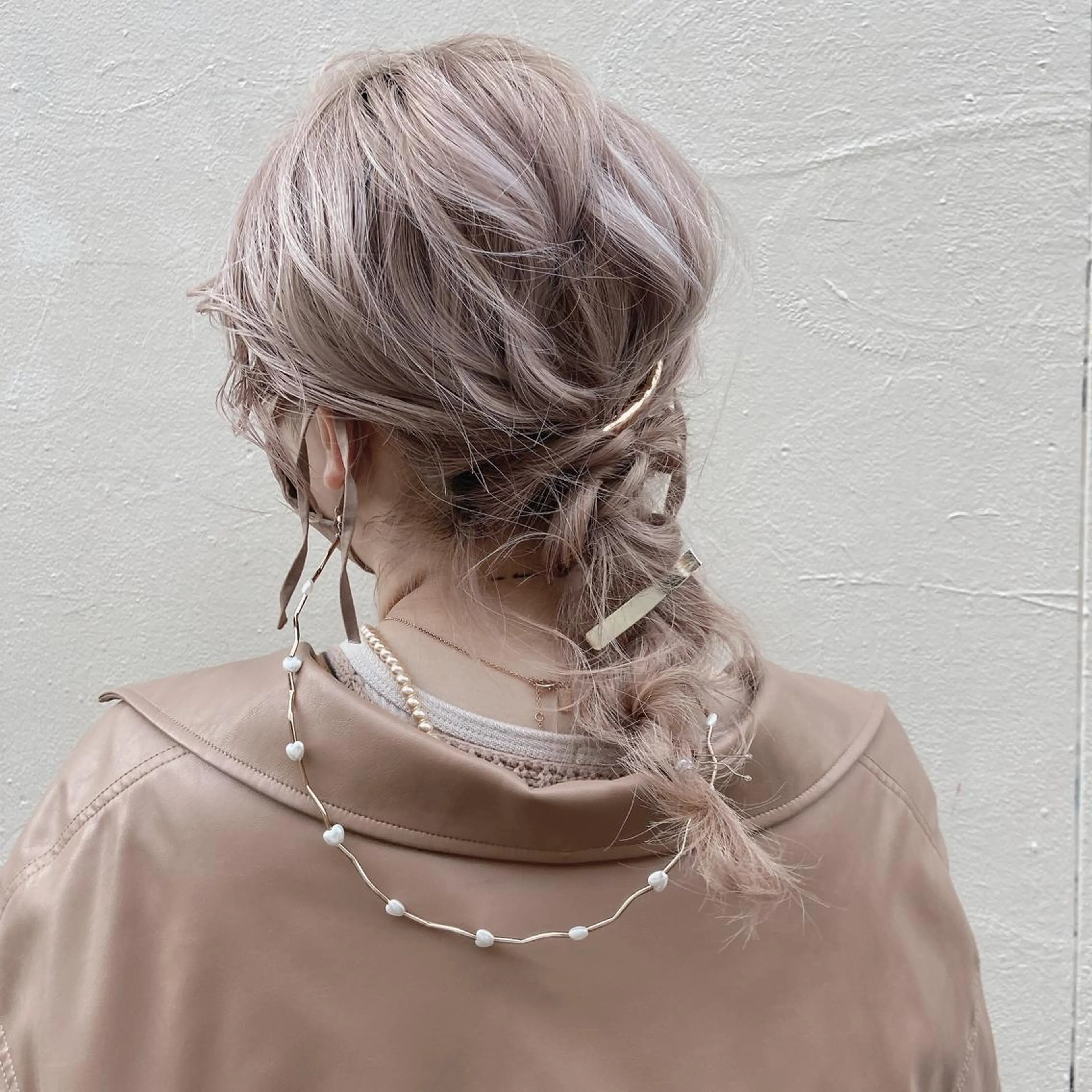 セミロング カラー ヘアアレンジ ヘアセット Mirai 🧸のヘアスタイル