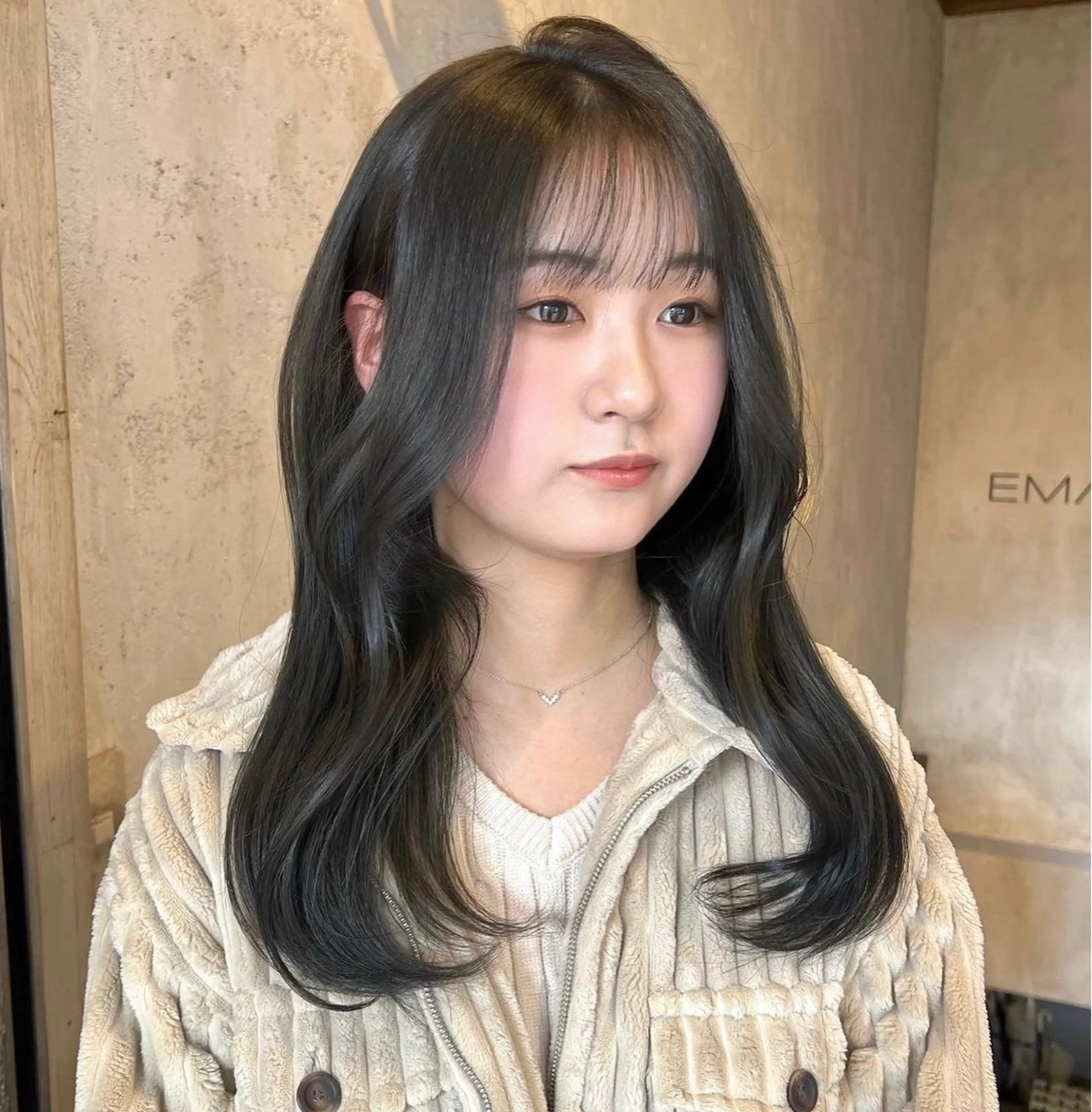 セミロング カラー パーマ ヘアアレンジ 前川 朋香のヘアスタイル
