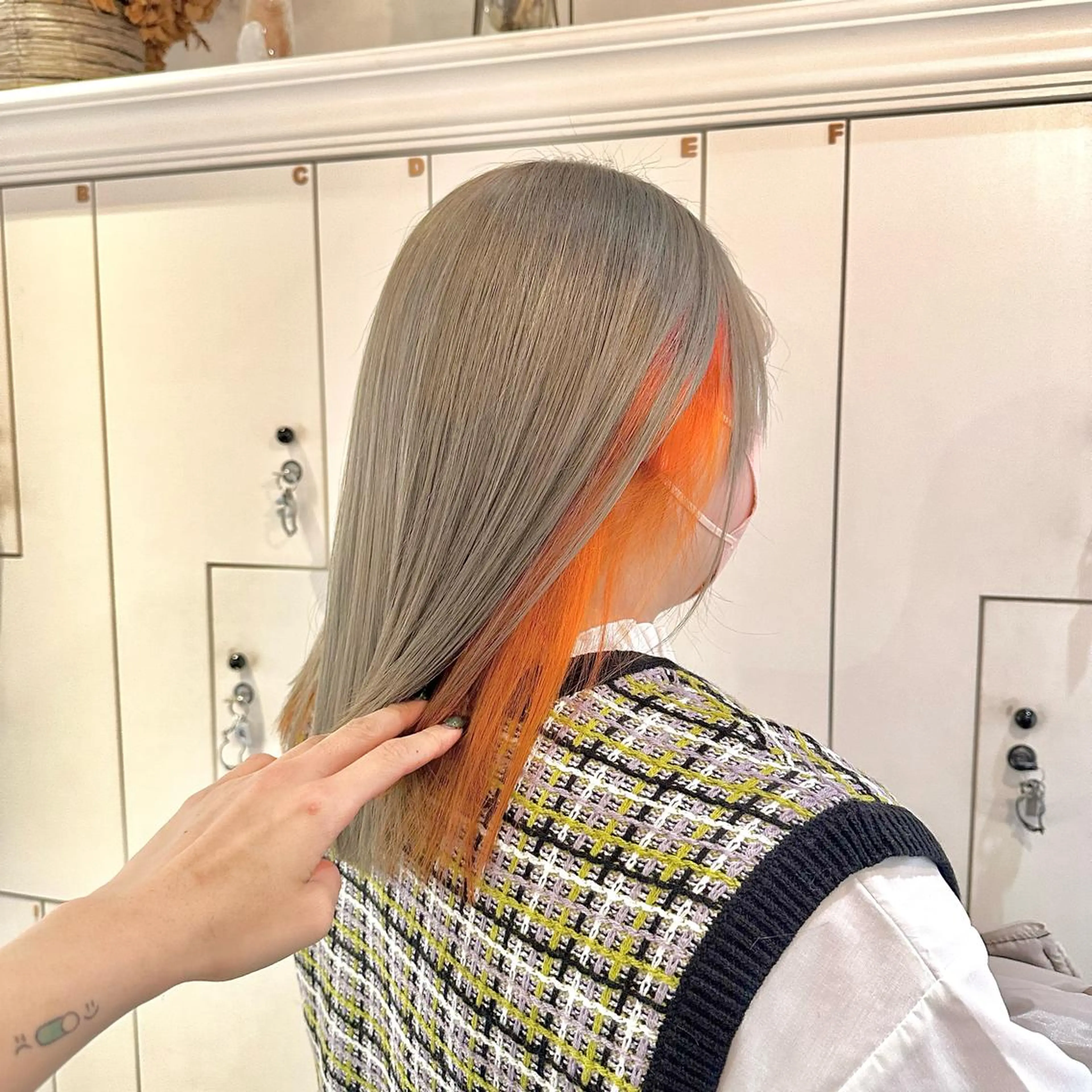 ミディアム カラー カット ヘアカラー トリートメント 梅田ハイトーン チダ ヒナノのヘアスタイル