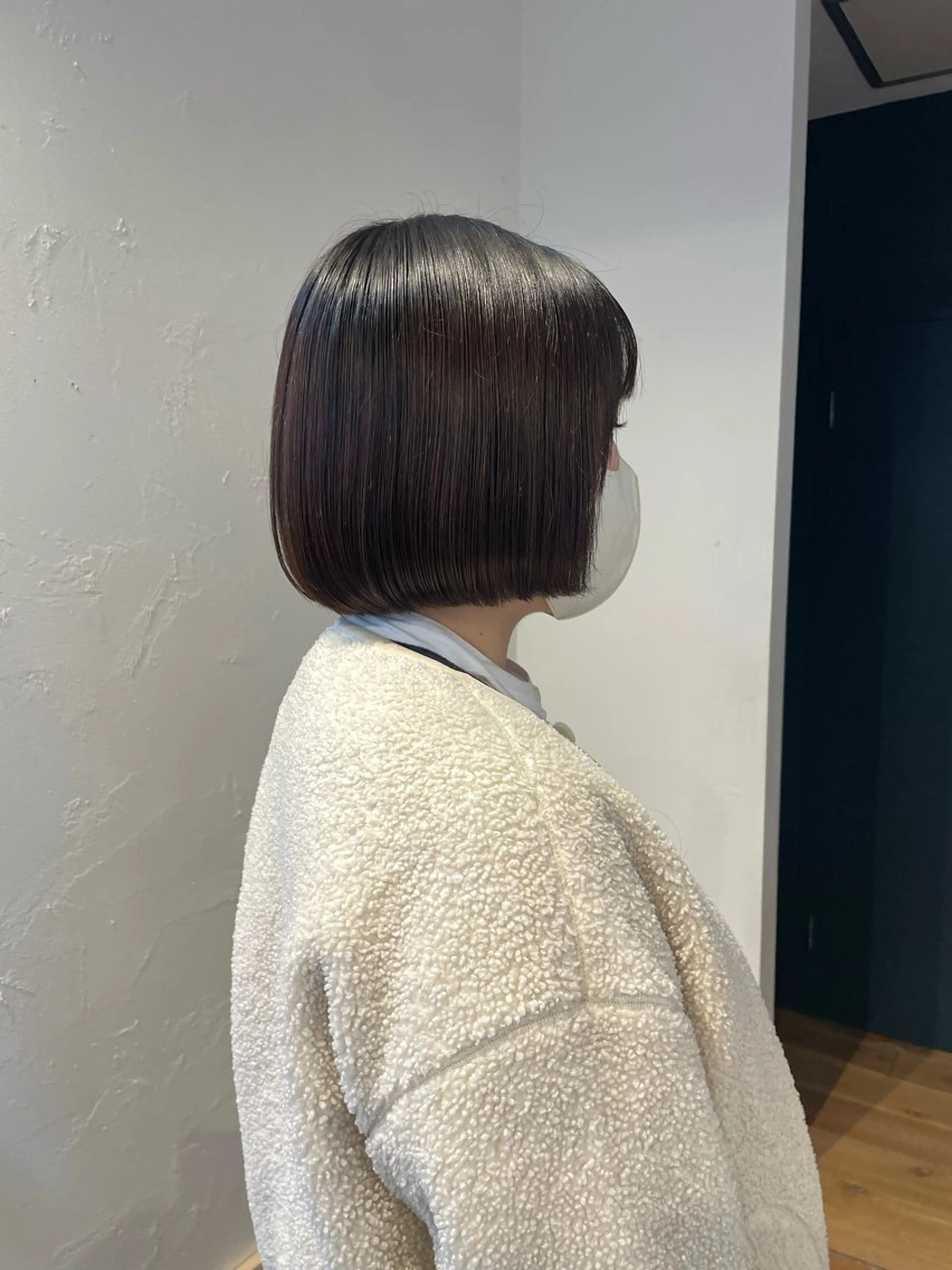 ショート ボブ mina / 透明感ベージュカラーのヘアスタイル