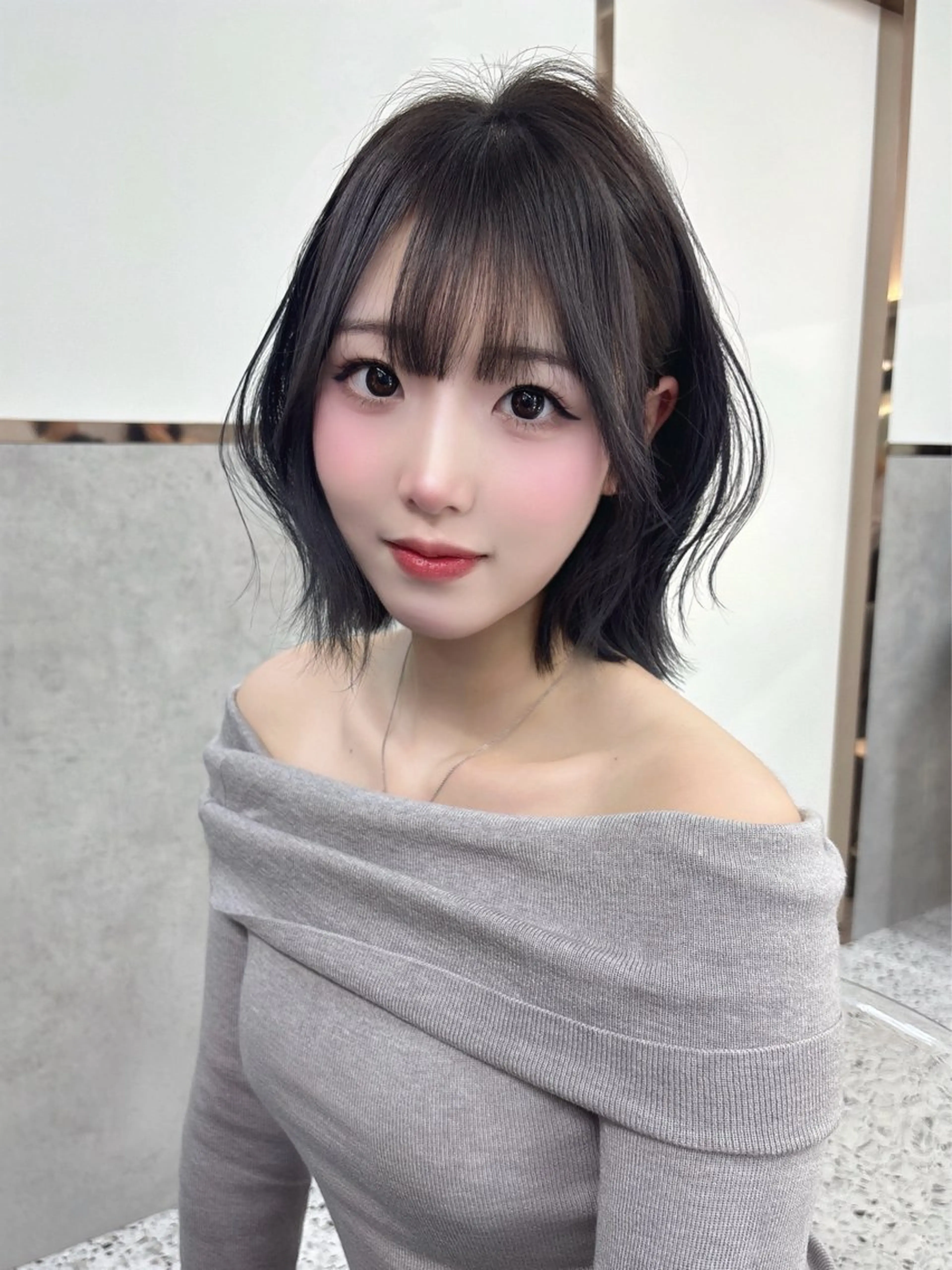 ミディアム カット ヘアカラー トリートメント karin ボブハイトーンのヘアスタイル