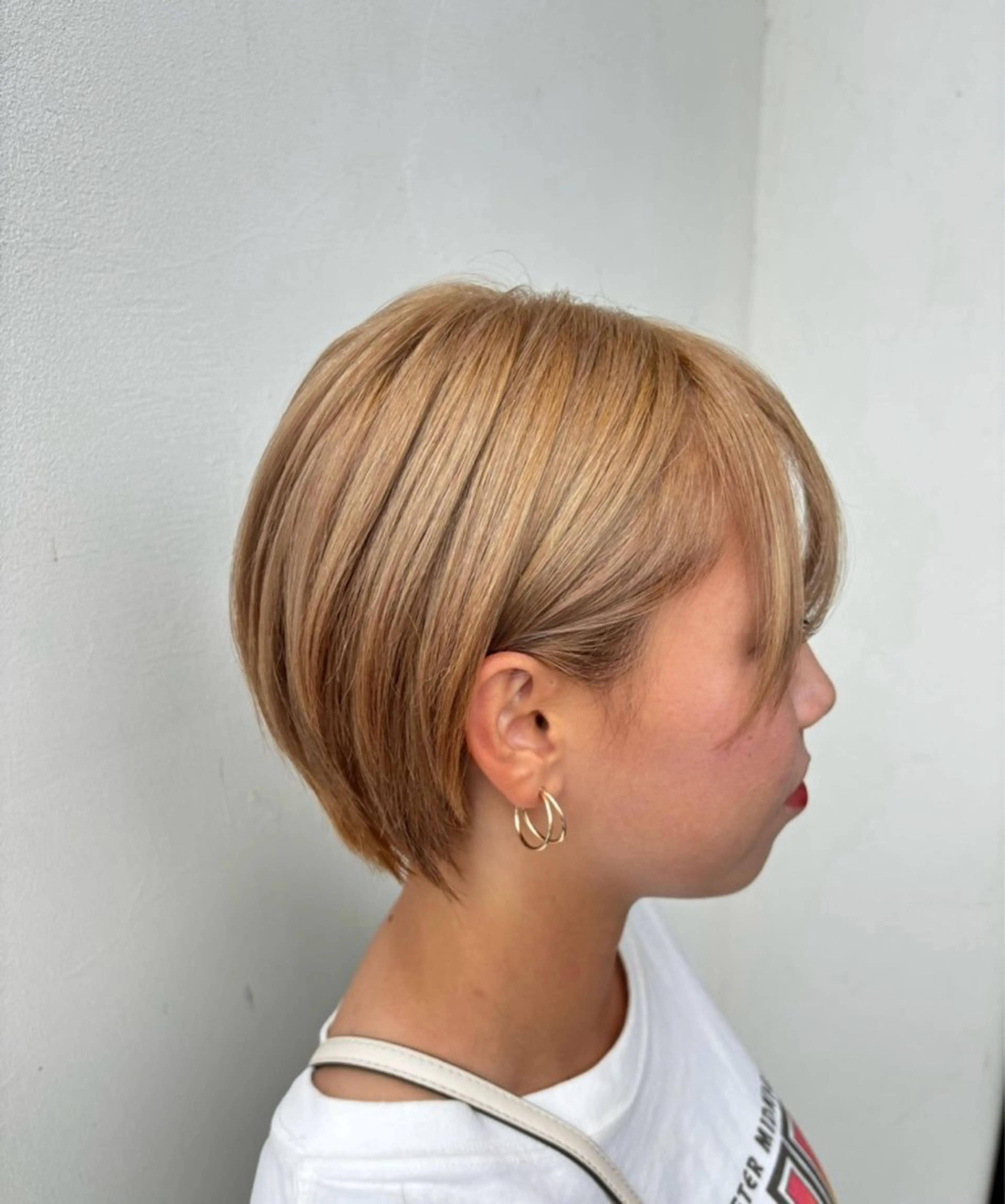ミディアム カラー アッシュ ベージュカラー ブリーチ ミルクティーベージュ ヘアカラー 髪質改善🦋山崎南乃 🪼透明感カラー✨️のヘアスタイル