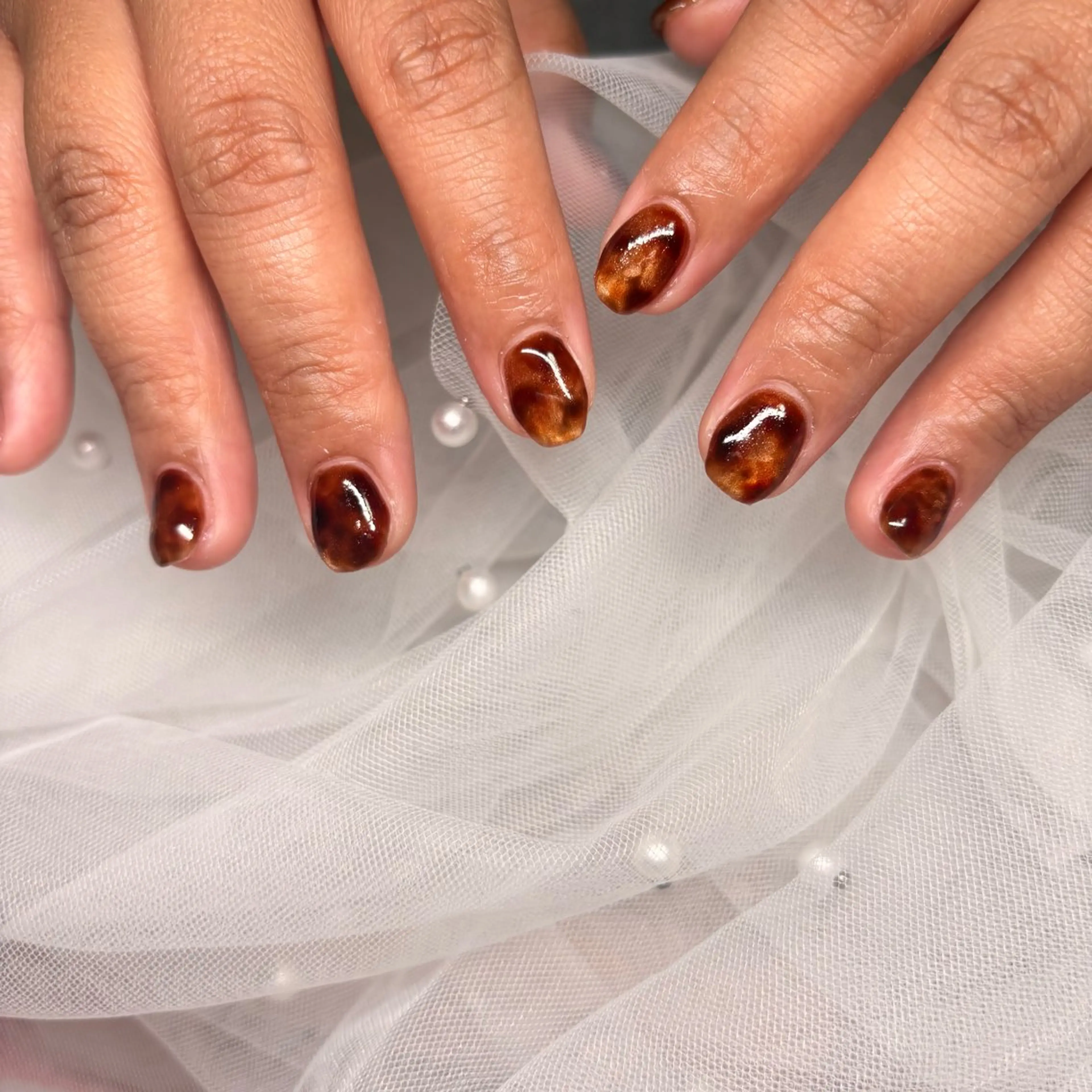 ネイル べっ甲ネイル マグネットネイル ハンドネイル RE💟N.NAIL ラテン系お姉さんのネイルデザイン