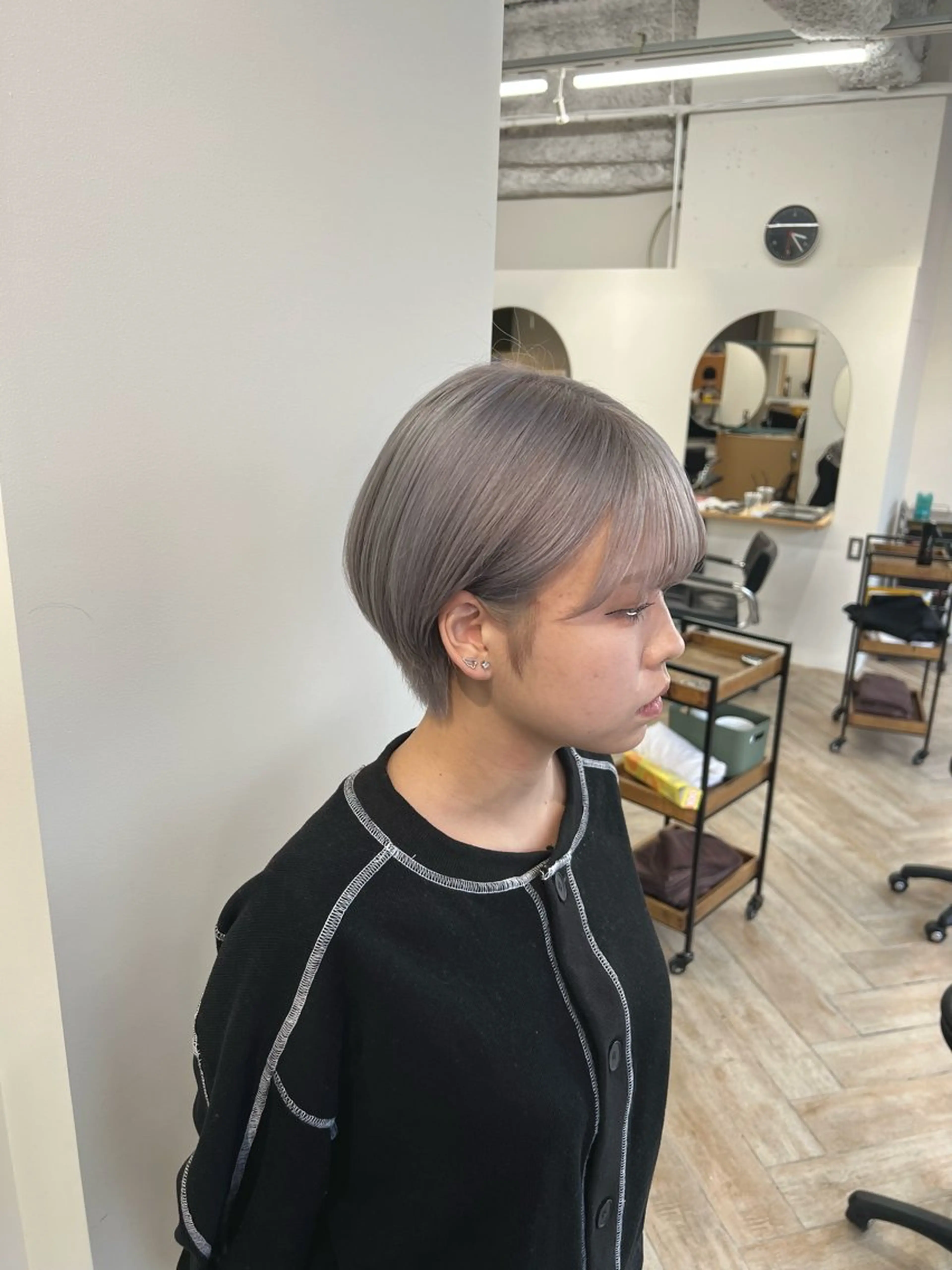 ショート カラー カット ヘアカラー トリートメント ベージュ/グレージュ 新潟/万代/井上佑のヘアスタイル