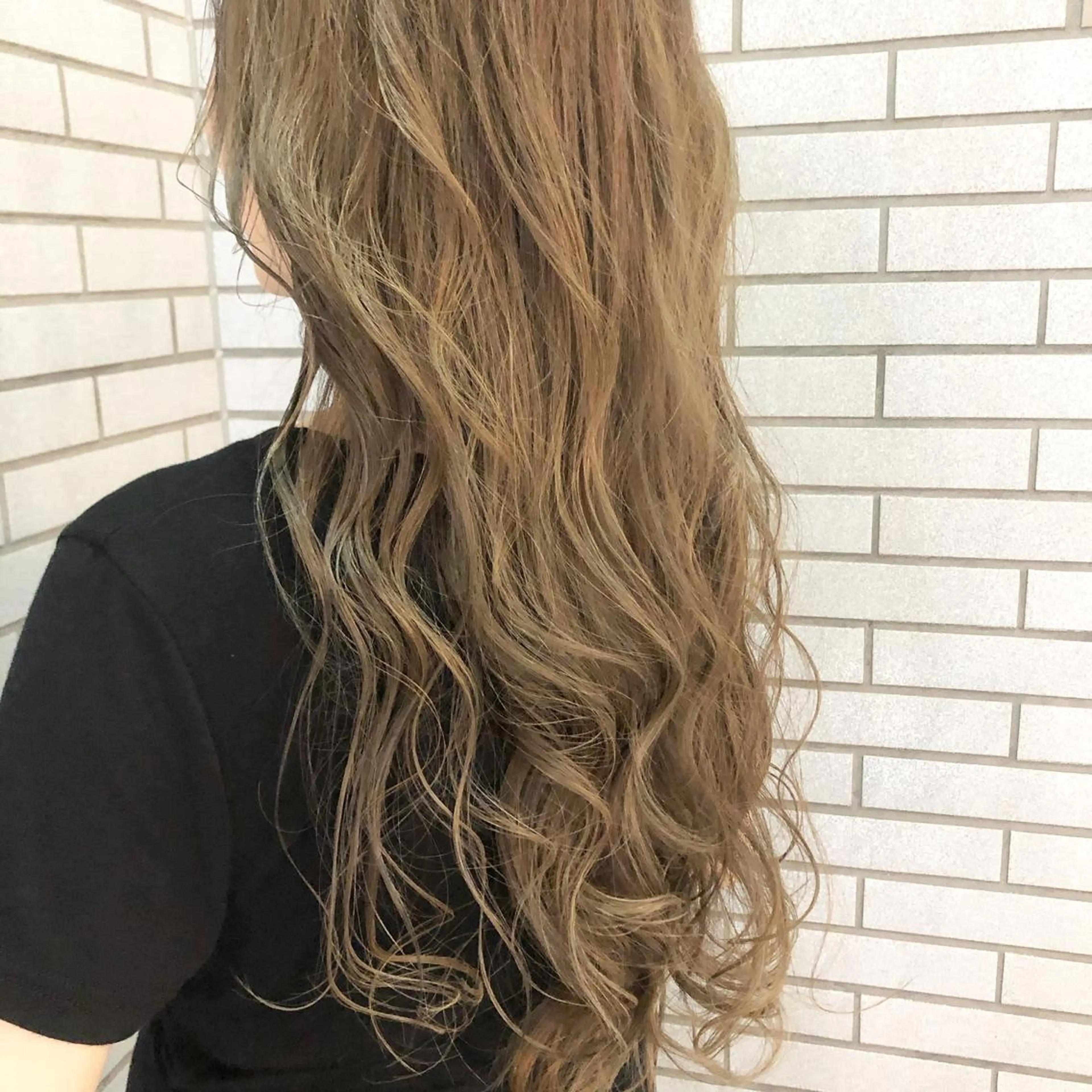ロング カラー アディクシーカラー アッシュ ベージュカラー ブリーチ ダブルカラー カット ヘアカラー トリートメント XES-TA所属・中村 よしひでのヘアスタイル
