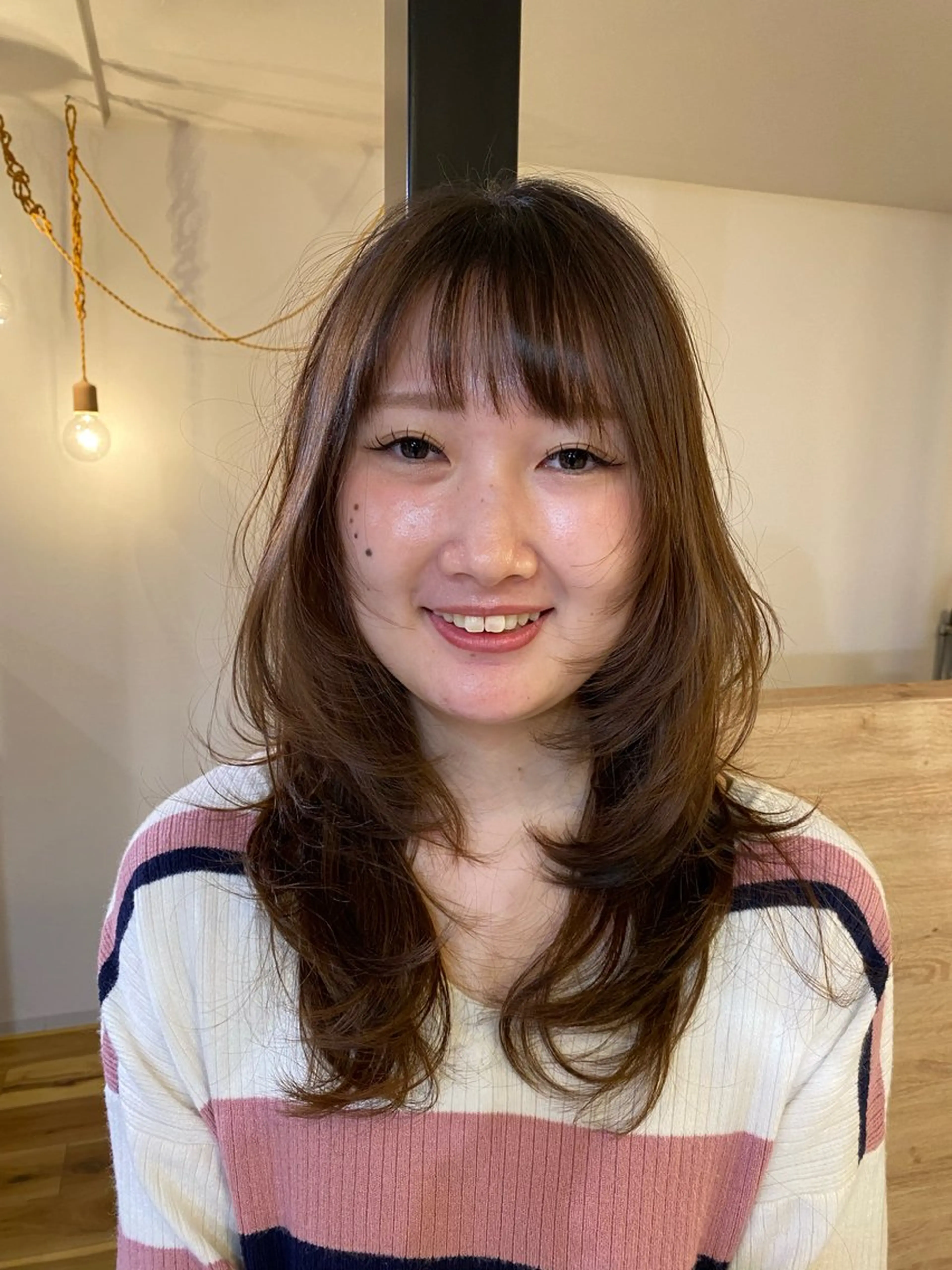 セミロング レイヤーカット WHAT COMES AROUND ...所属・イワ ハシのヘアスタイル