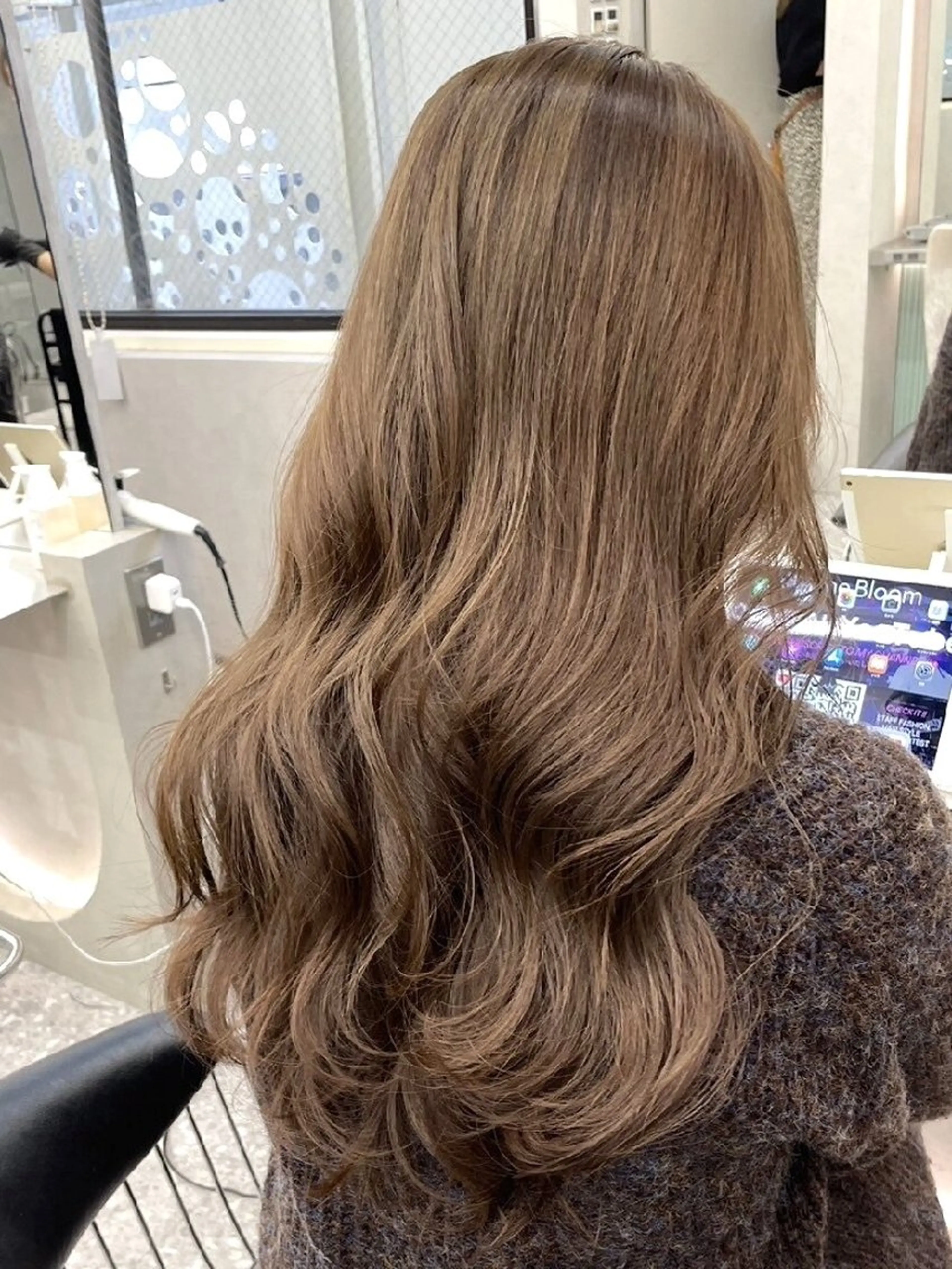 カラー ロング カット ヘアカラー トリートメント Lond Mirrorのヘアスタイル
