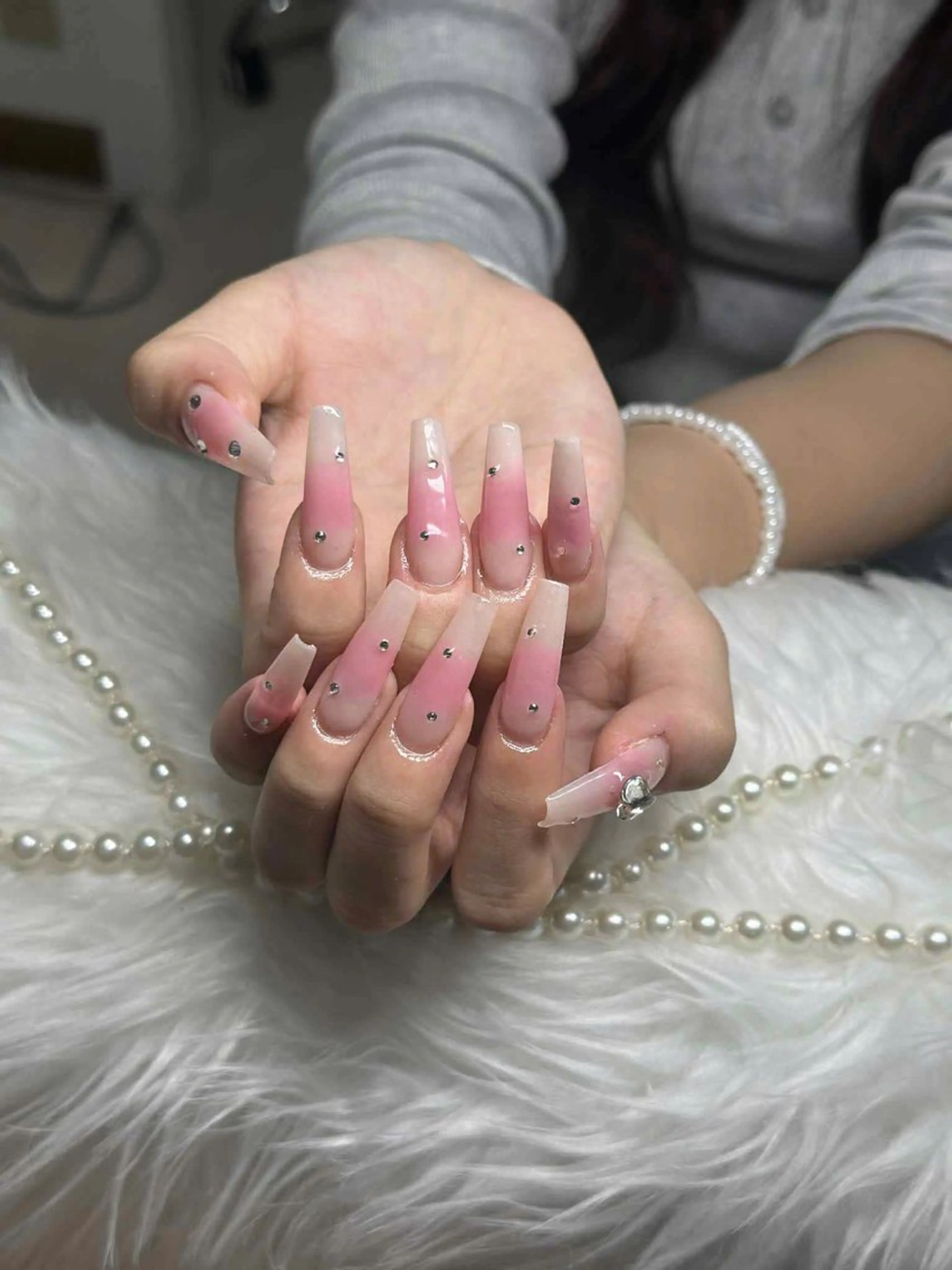 ネイル オーロラネイル フレンチネイル ジェルネイル ハロウィン キラキラネイル ハンドネイル H.baby Nail Salonのネイルデザイン