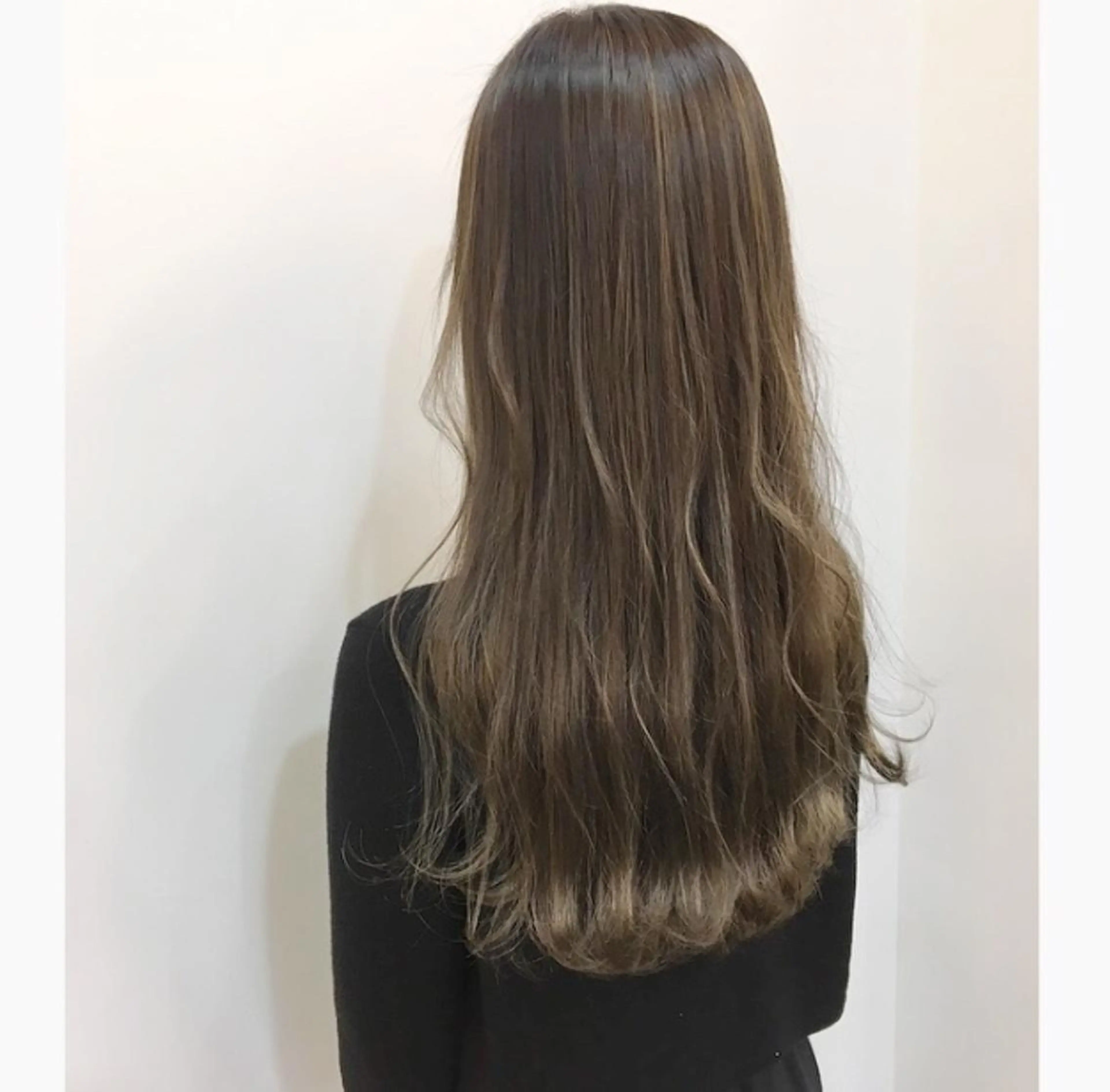 ロング カラー アッシュ ベージュカラー ブリーチ 透明感カラー 外国人風カラー カット ヘアカラー トリートメント 鈴木 翔梧のヘアスタイル