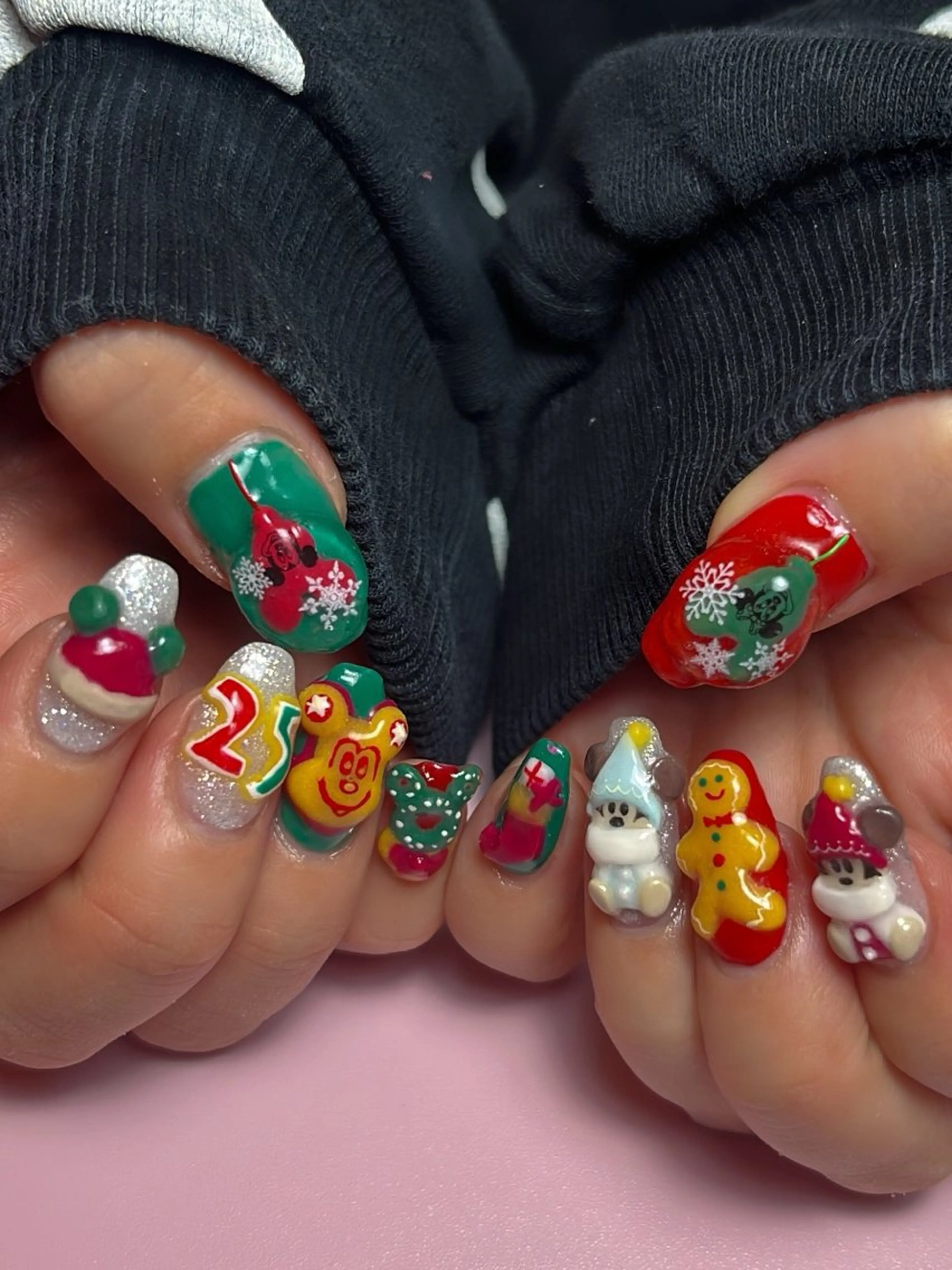 ネイル 冬ネイル クリスマス ハンドネイル ハンドケア ナツインフィニティ ネイルズ(なつ)のネイルデザイン