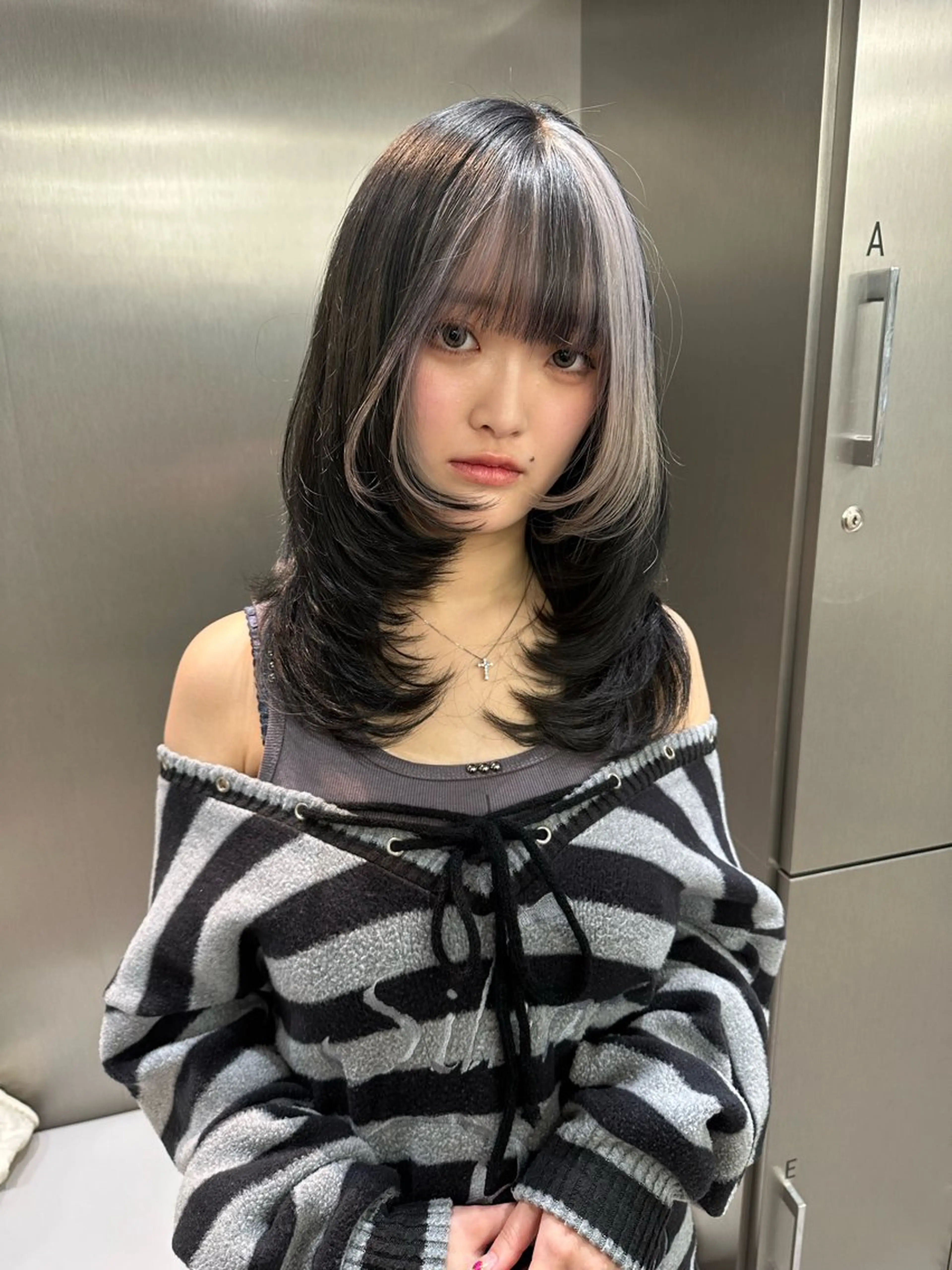 セミロング カラー ヘアカラー ハイトーン/ブリーチ ／デザインカラー悠斗のヘアスタイル