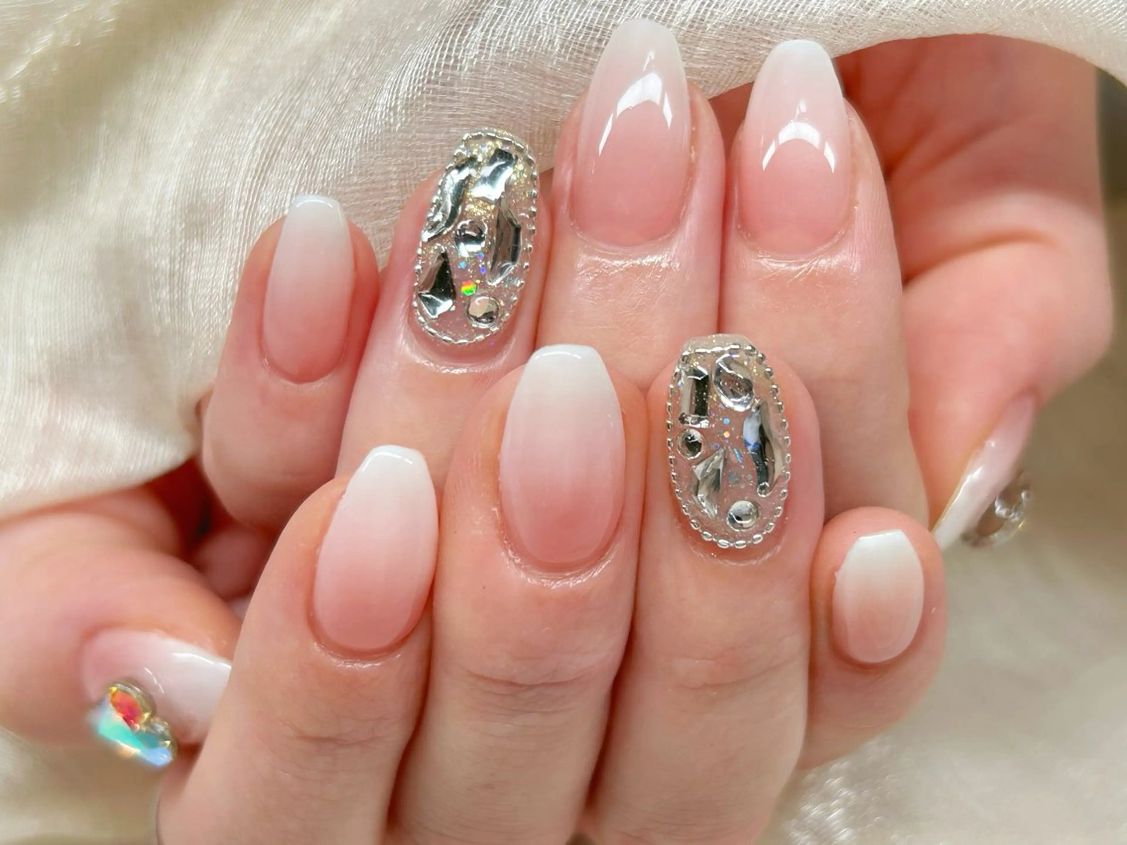 ネイル アートネイル チークネイル 成人式 入学式 長さ出し ハンドネイル Lino Nailのネイルデザイン