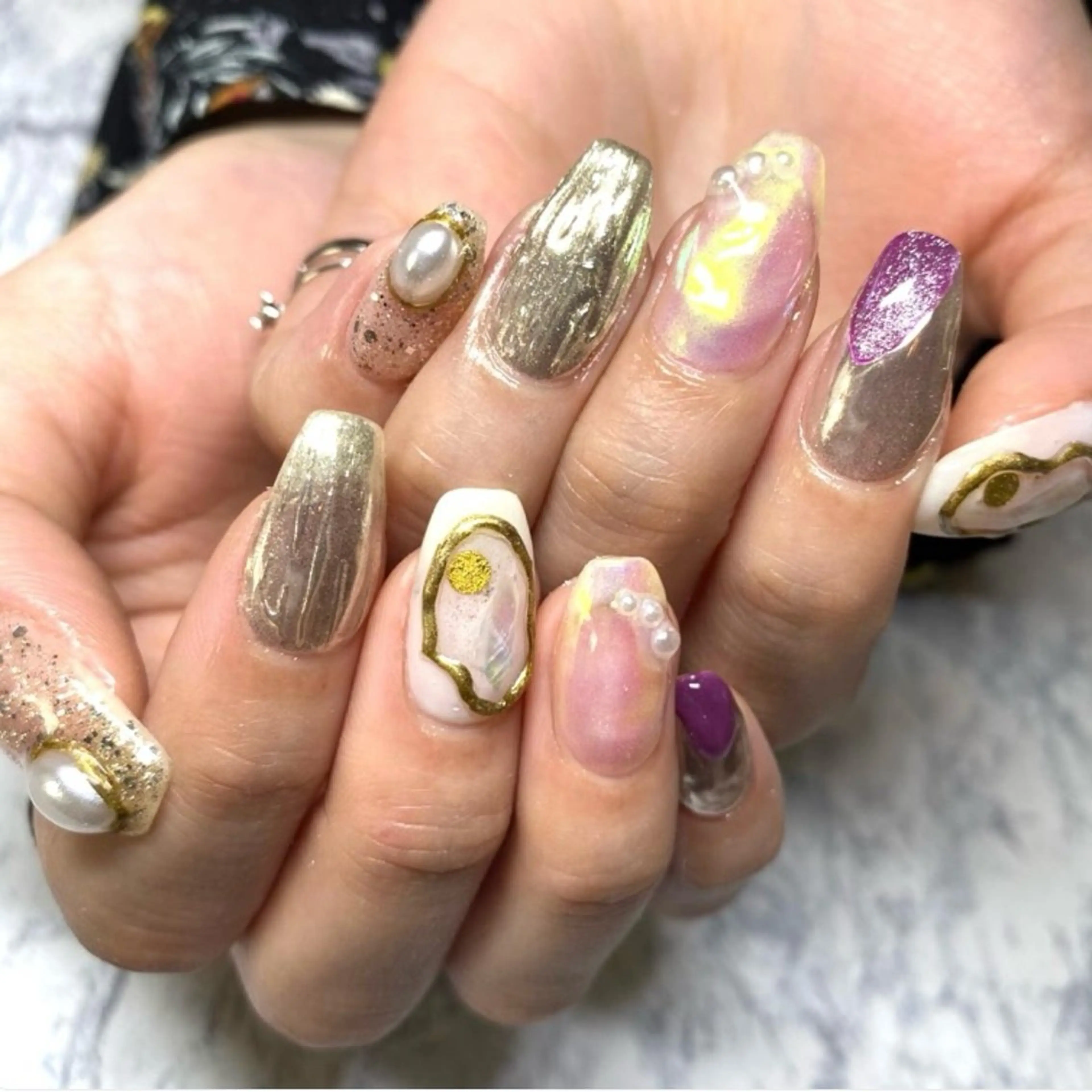 ネイル ミラーネイル ニュアンスネイル Nails VINATI所属・ササキスズナ Jr.ネイリストのネイルデザイン
