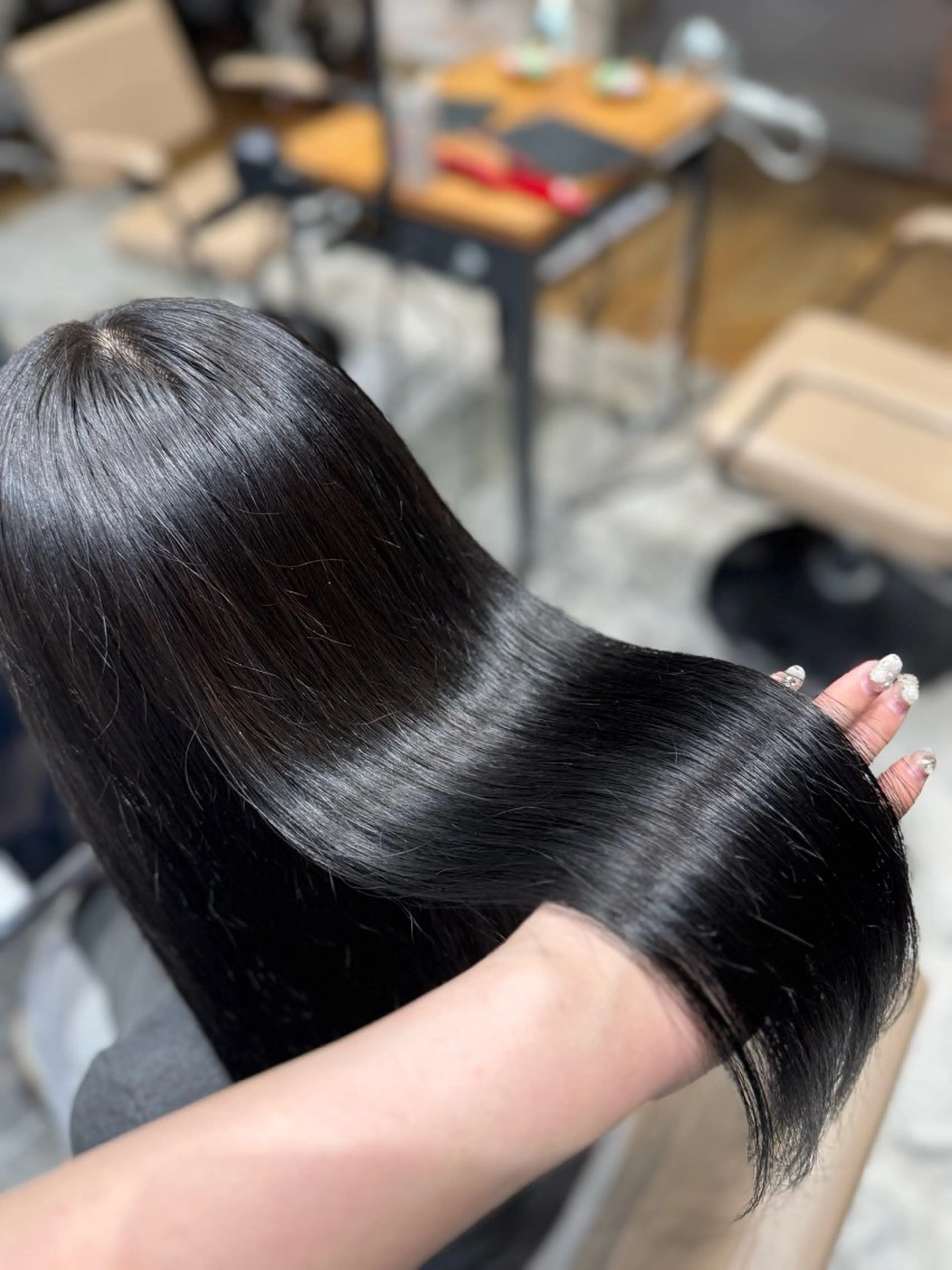 ロング カラー ベージュカラー 黒髪 ブリーチ ブラウンカラー ショコラベージュ トリートメント ヘッドスパ 新宿透明感カラー 髪質改善/吉川怜奈のヘアスタイル