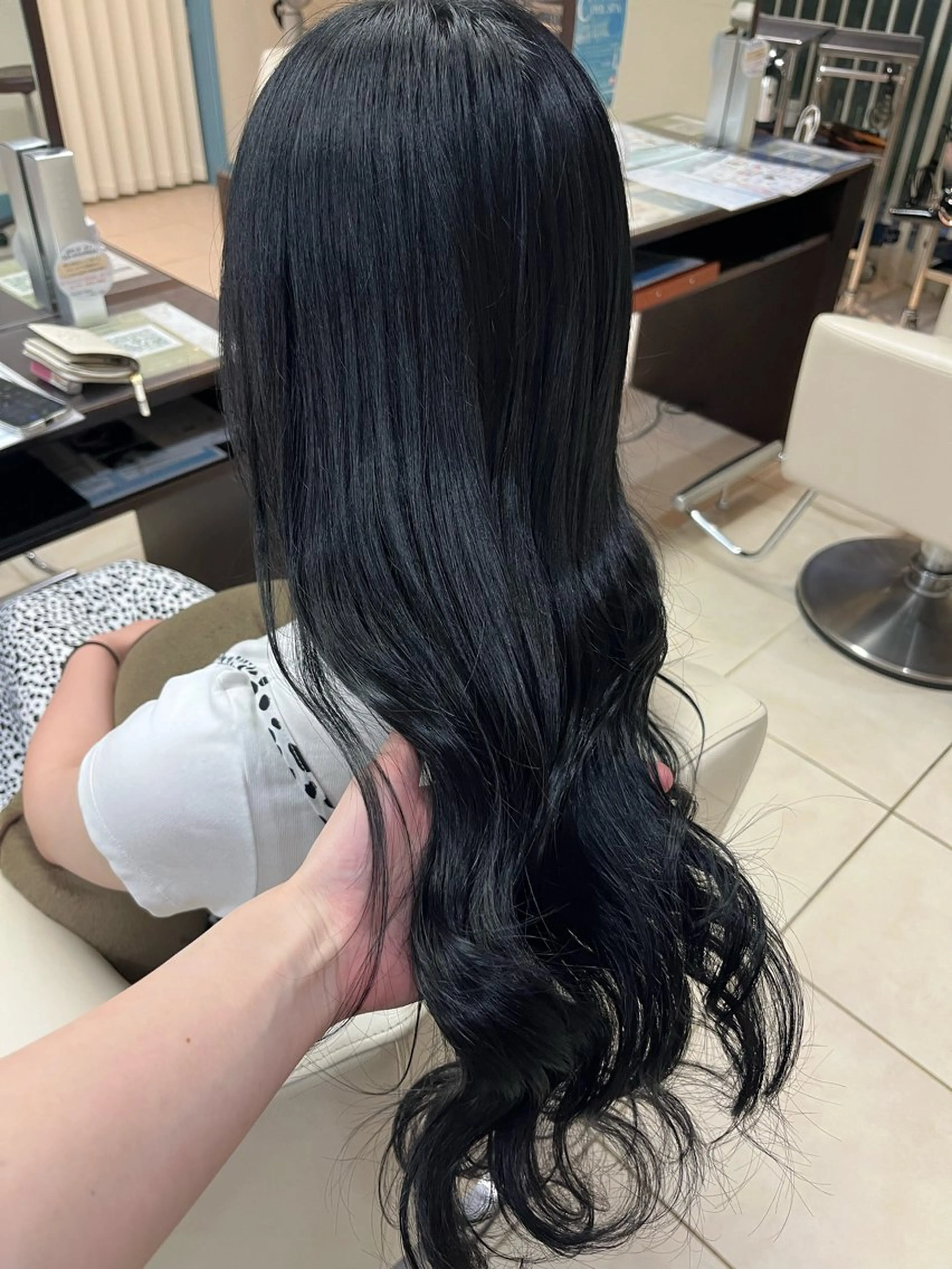 ロング カラー 黒髪 ブルーカラー ブルーブラック 透明感カラー こじま りおのヘアスタイル