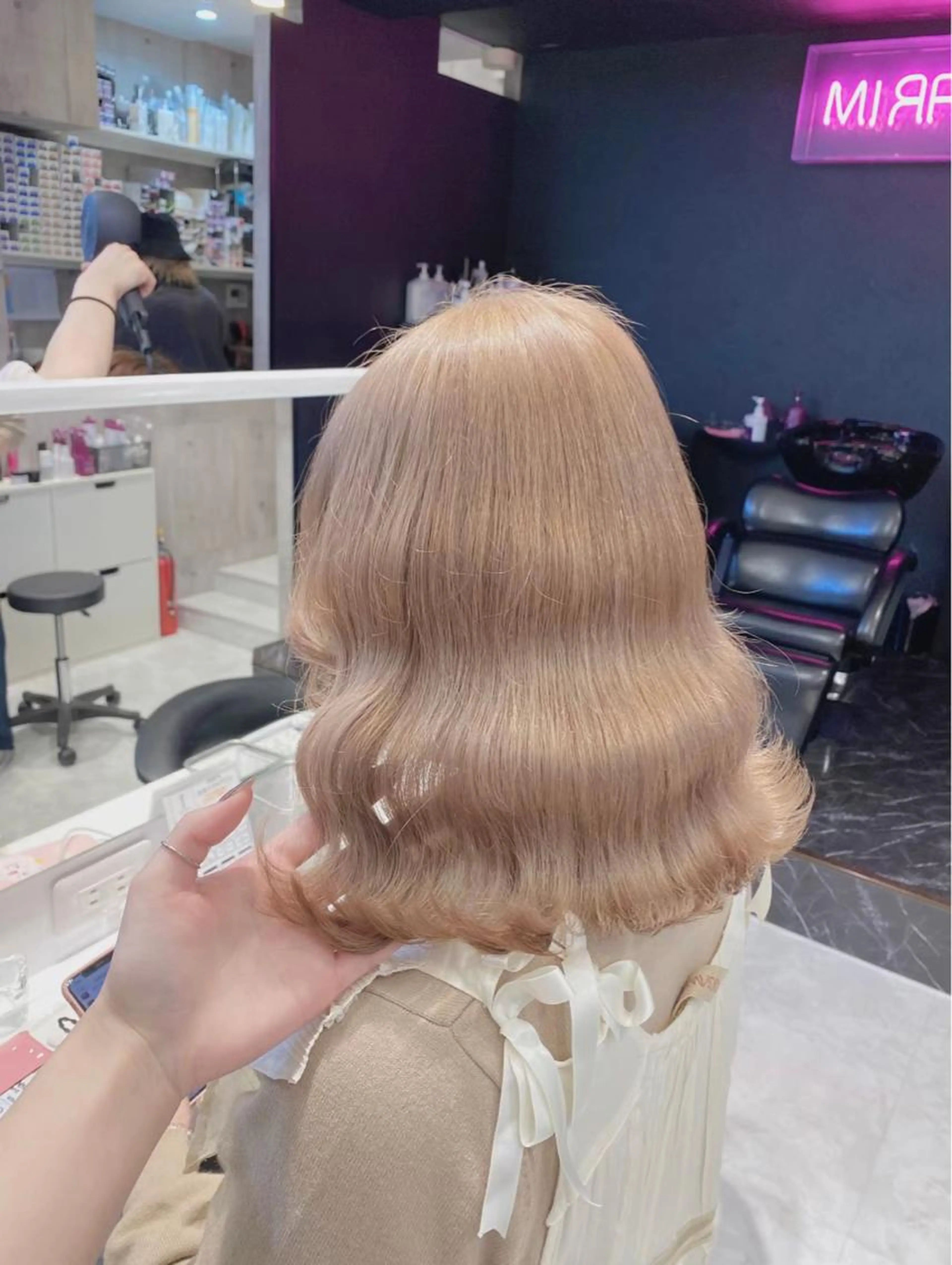 インスタフォロワー8万人以上方限定メニュー！ブリーチ、カラー、トリートメント無料！！の写真