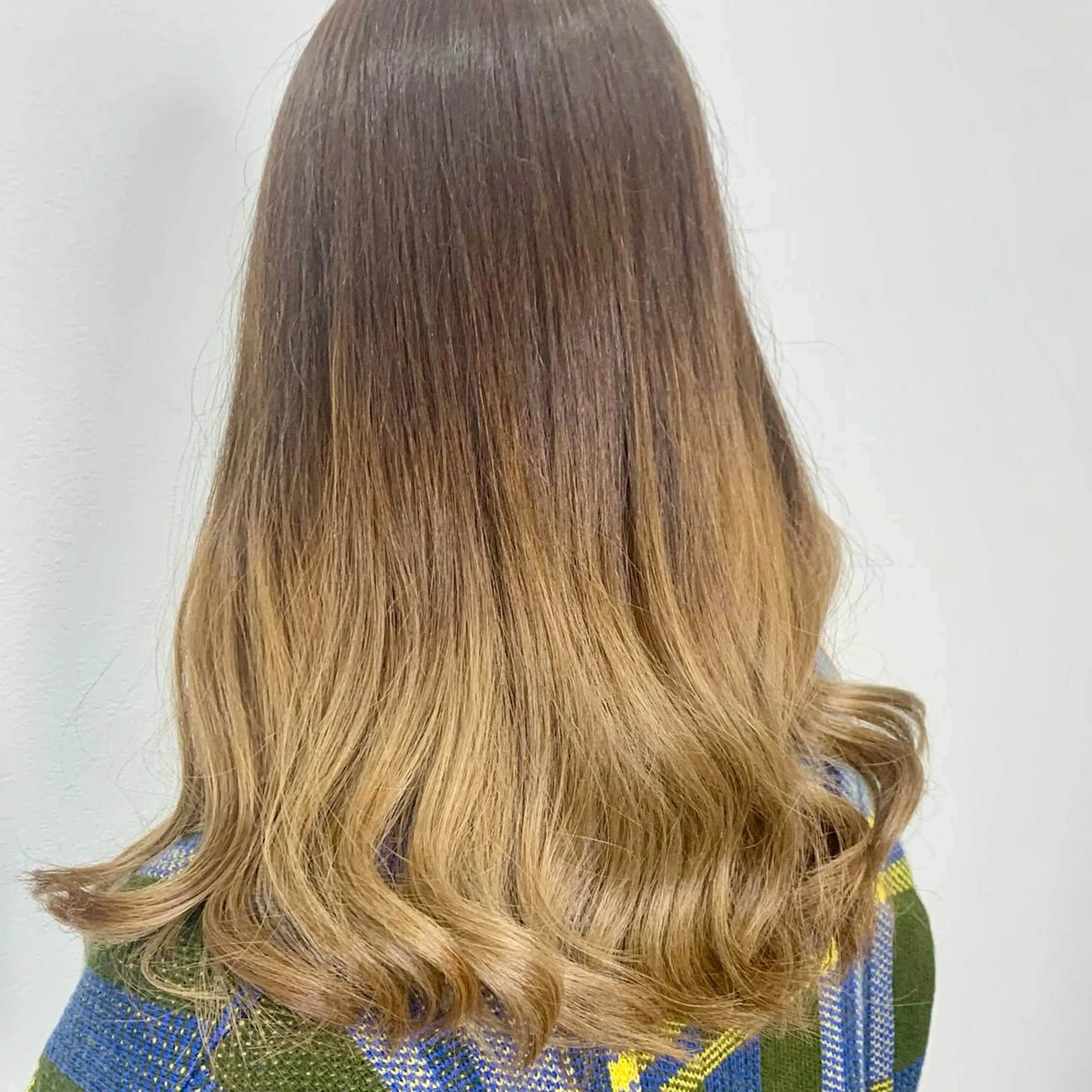 ロング カラー ベージュカラー グラデーションカラー 中本 達也のヘアスタイル