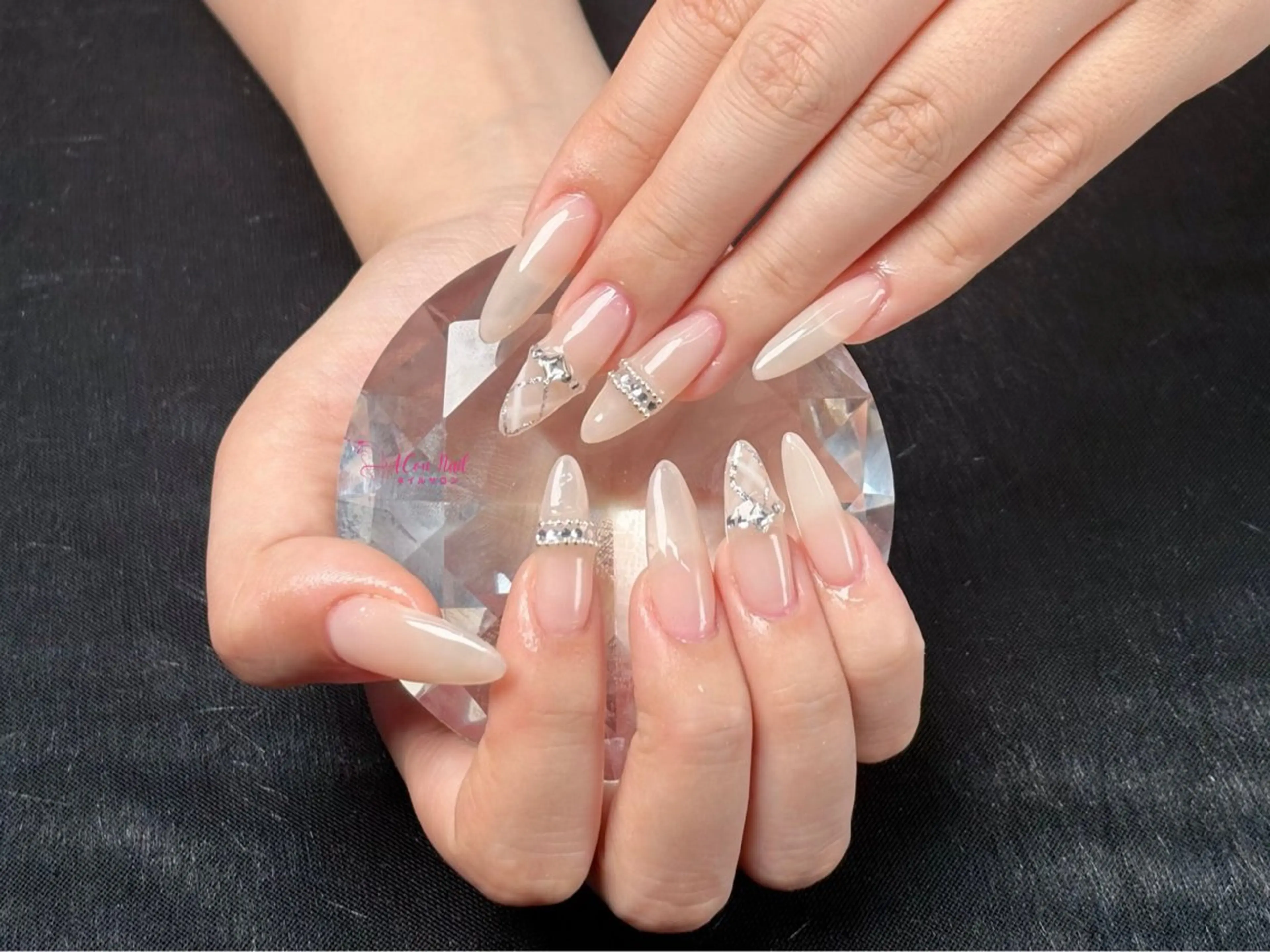 ネイル 桜ネイル 長さ出し フラワーネイル フレンチネイル ジェルネイル ハンドネイル AConNailSalon所属・ACon NailSalonのネイルデザイン