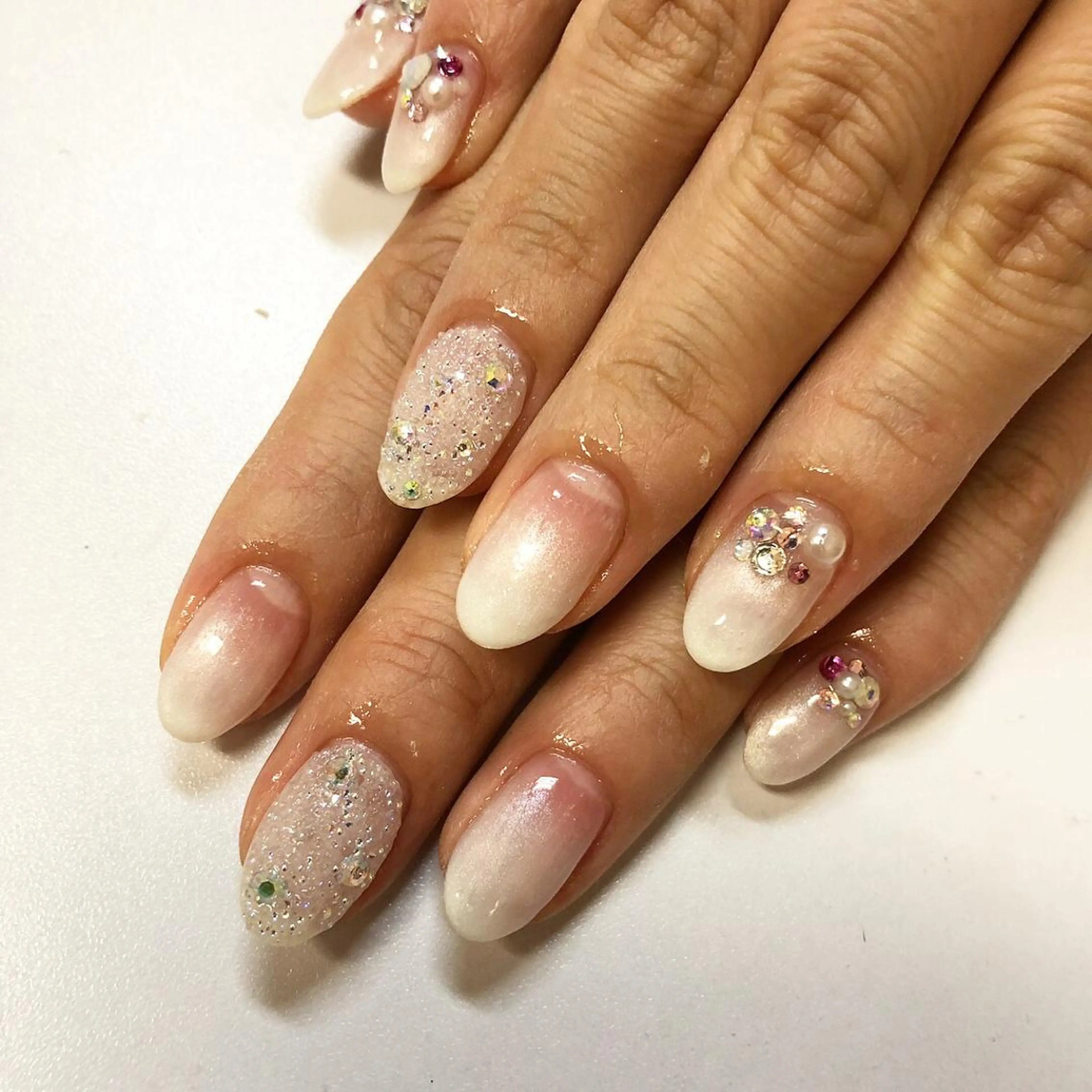 ネイル マツエク・マツパ グラデーション esNail&eye イーズネイル＆アイのネイルデザイン