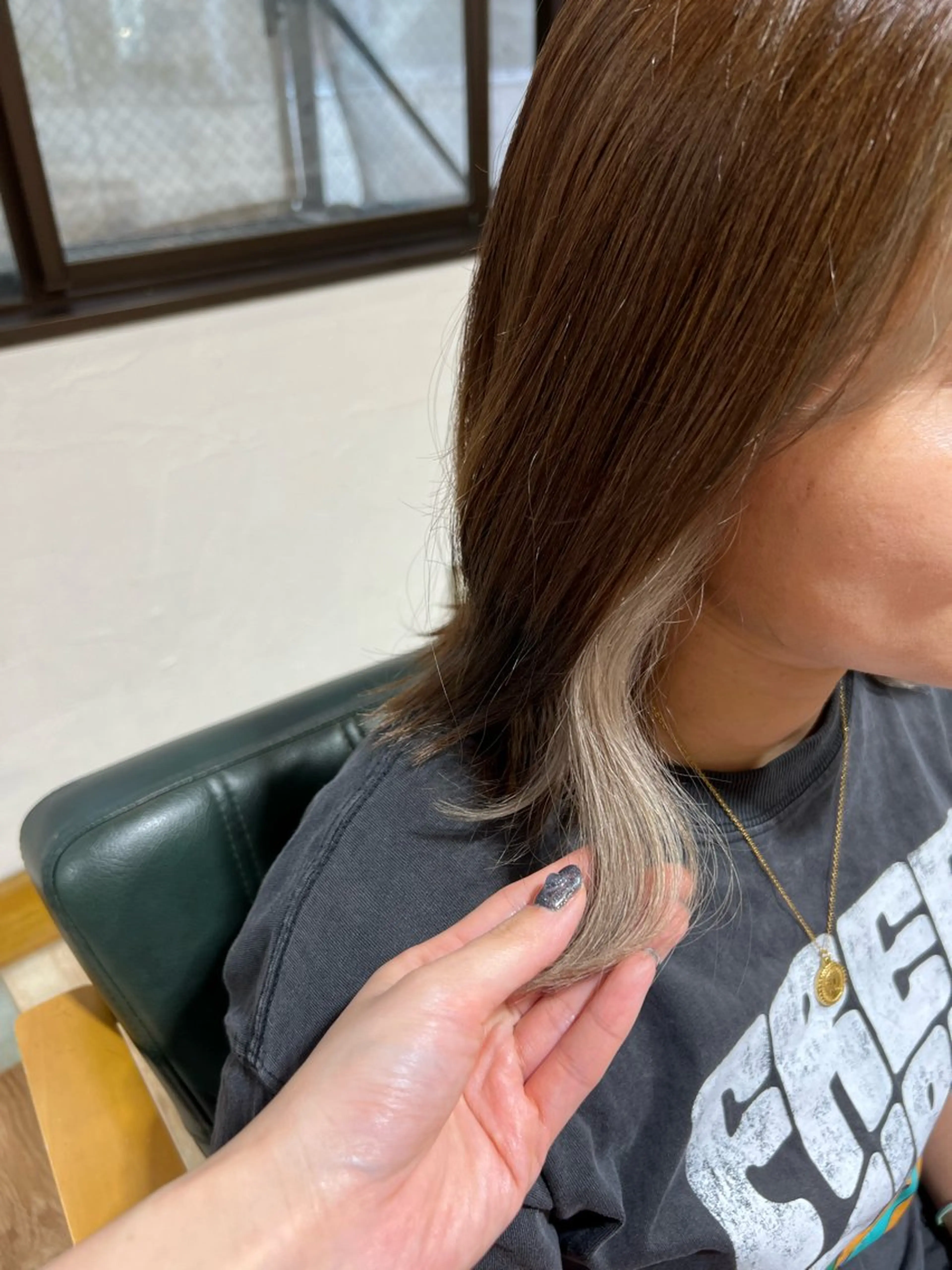 ミディアム カラー デザインカラー イヤリングカラー ハイライトカラー ボブ 顔周りカット カット ヘアカラー トリートメント KANA/ボブ/ インナーカラー/艶髪のヘアスタイル