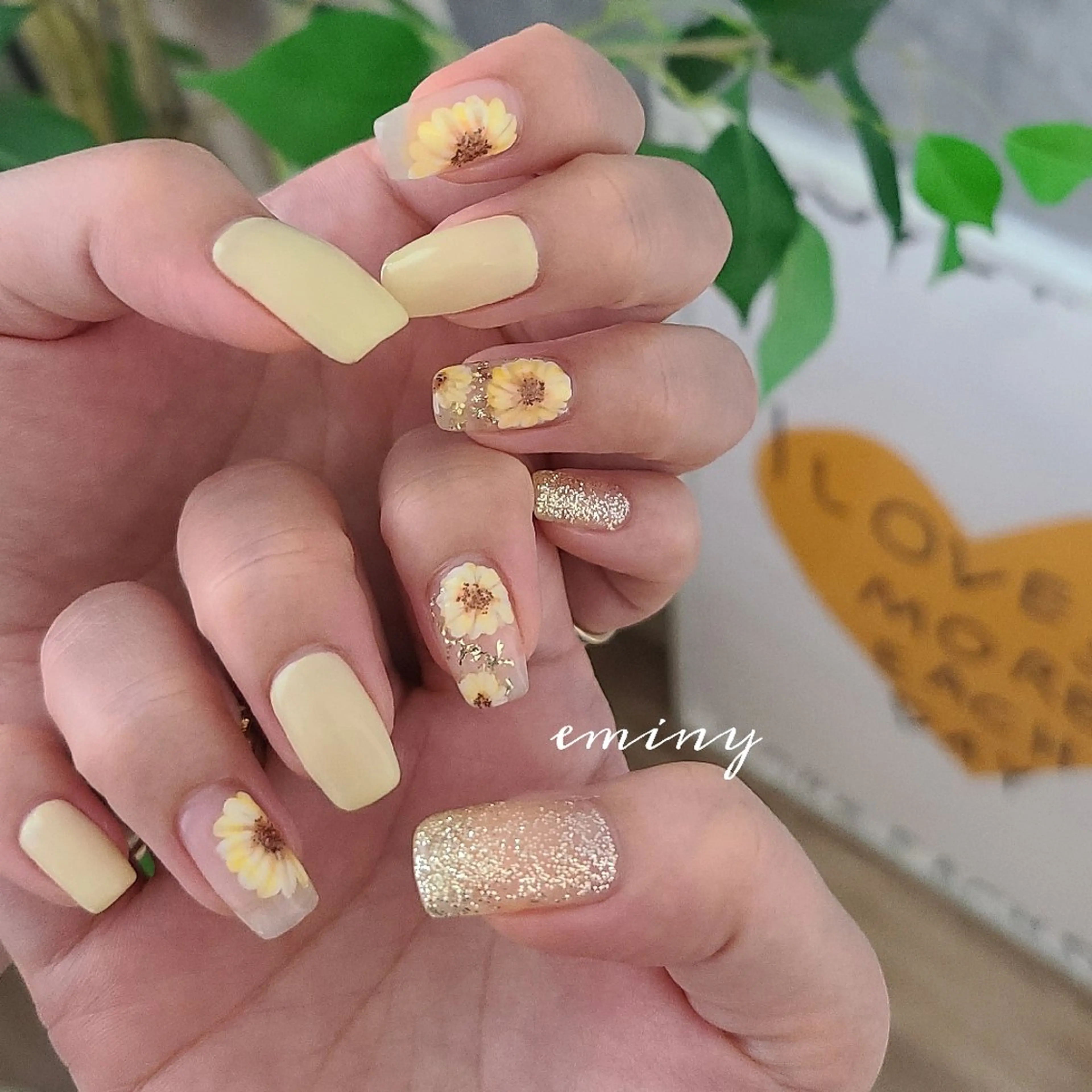 ネイル フラワーネイル 夏ネイル 黄色 nail salon  eminyのネイルデザイン