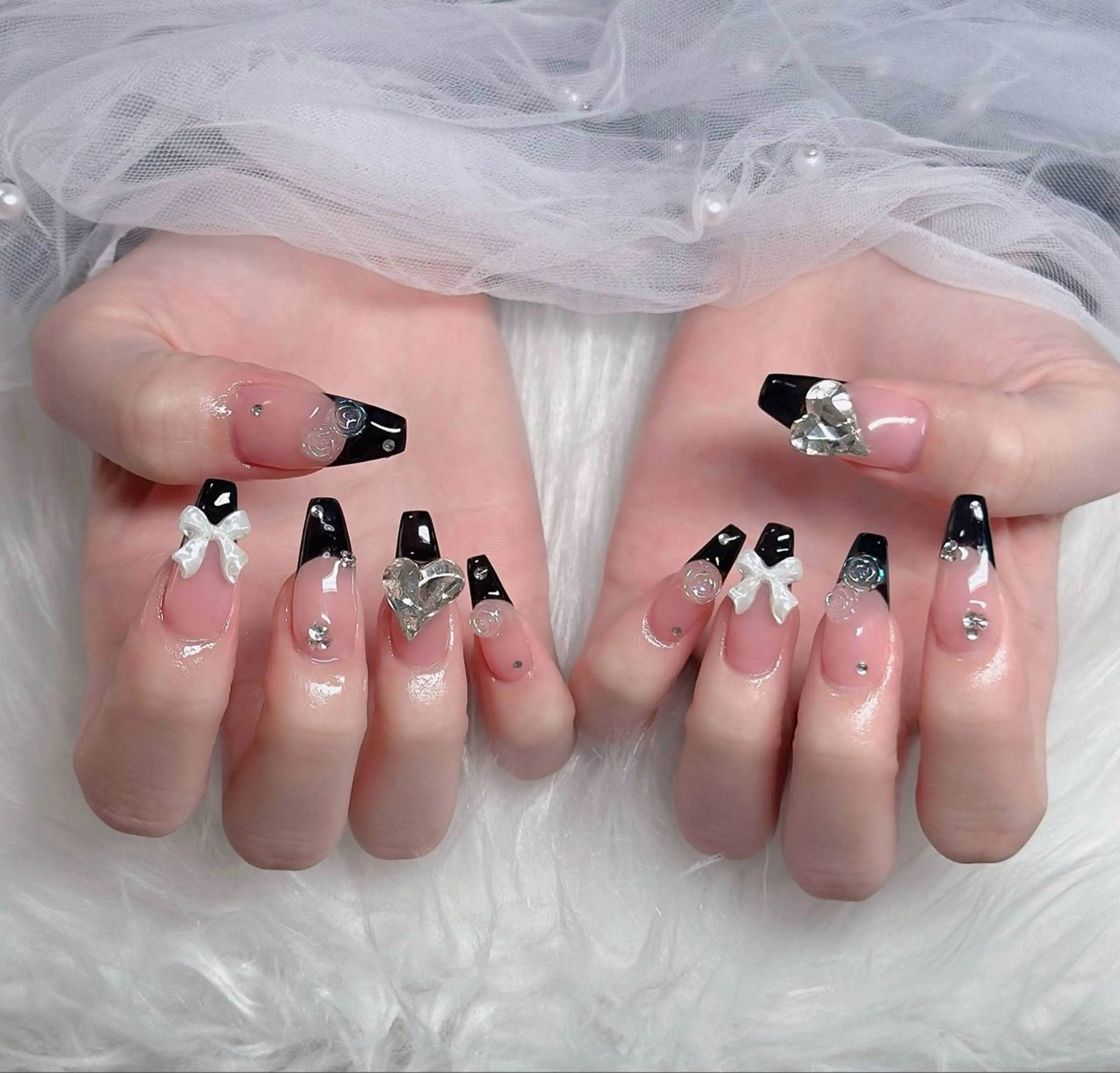 ネイル オーロラネイル フレンチネイル ジェルネイル ハロウィン キラキラネイル ハンドネイル H.baby Nail Salonのネイルデザイン