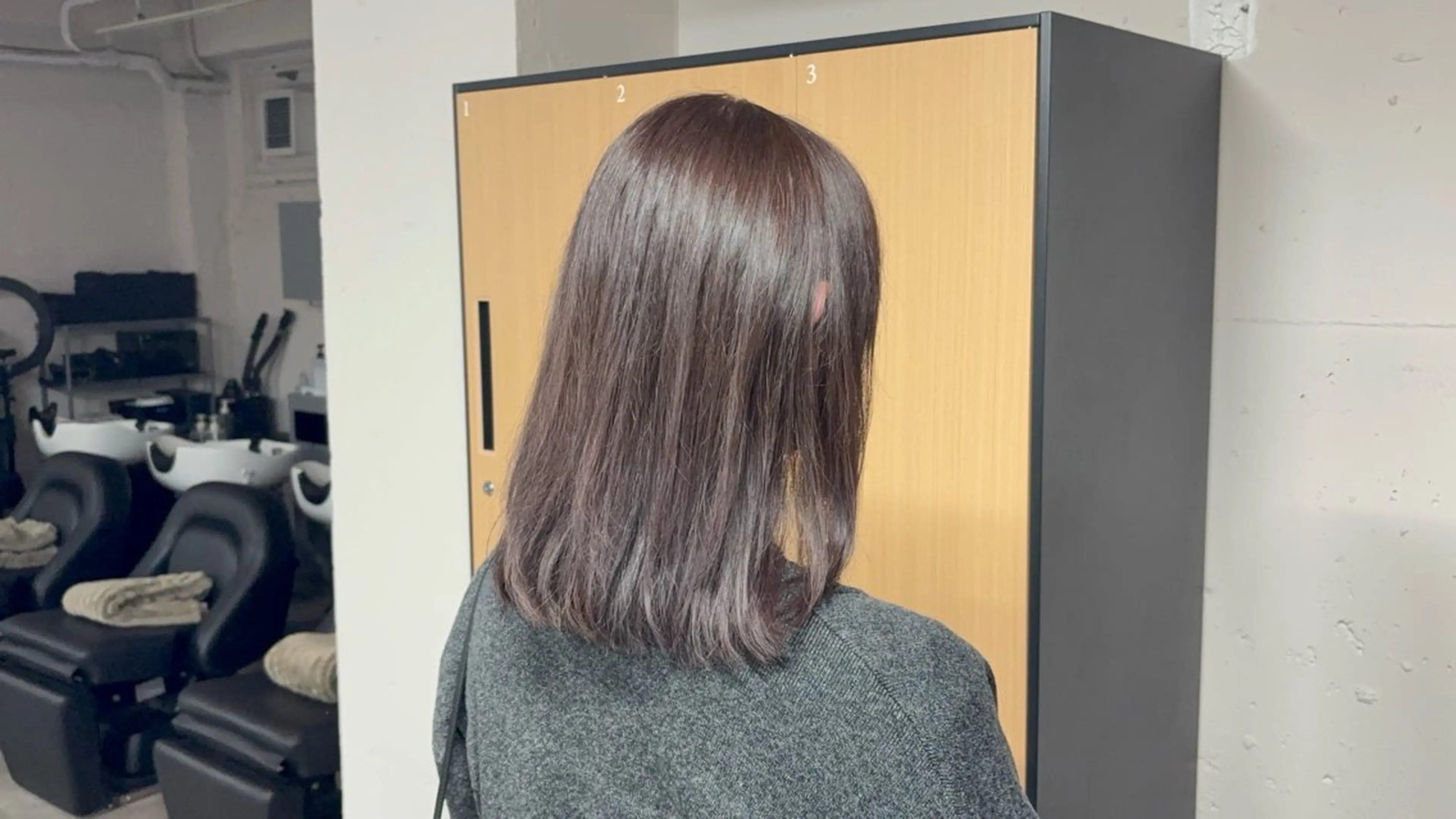 ミディアム カット ヘアカラー tokute 中野真咲🐺のヘアスタイル