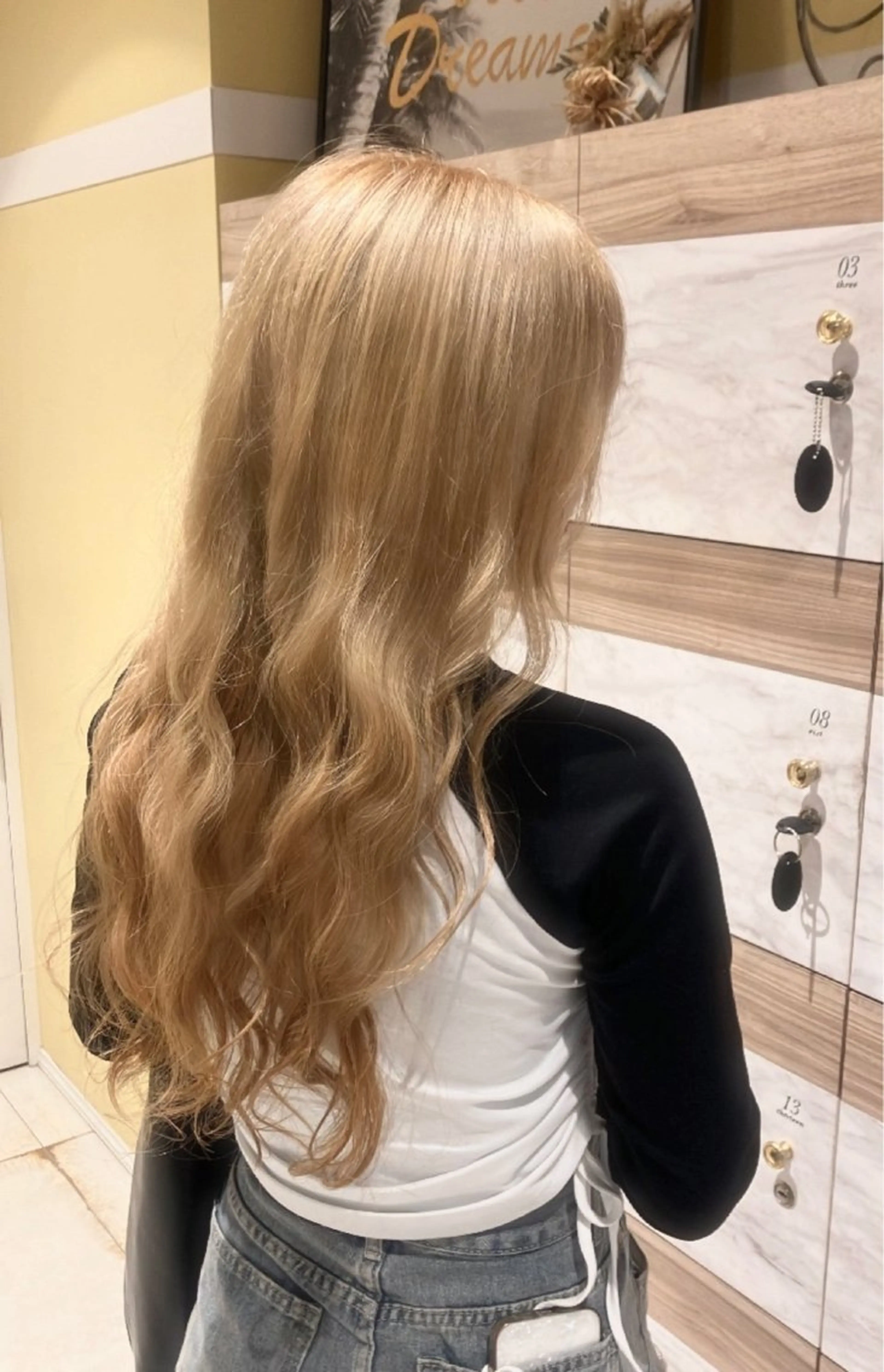ロング カラー ブリーチ ヘアカラー 中井 洋那のヘアスタイル