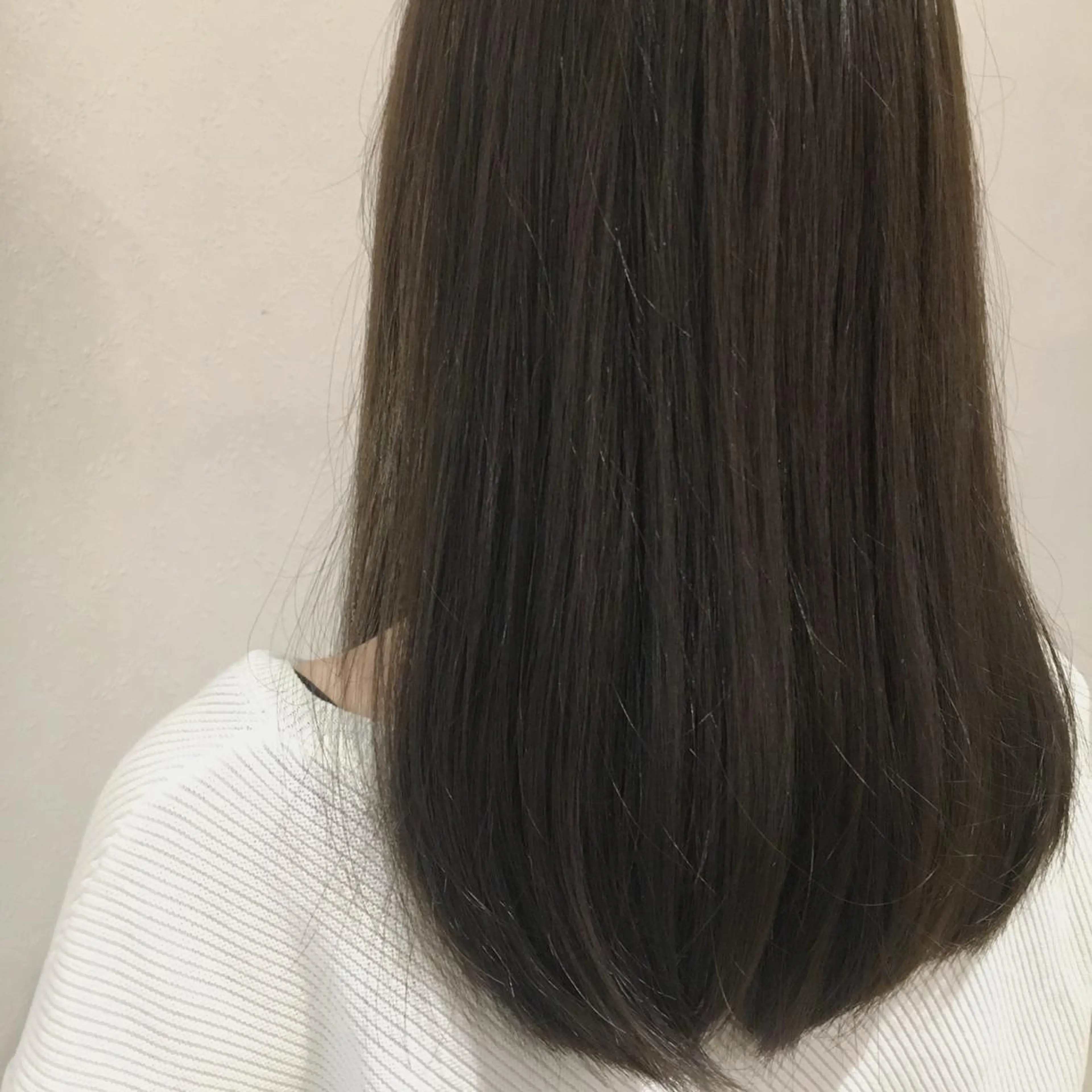 セミロング カラー ヘアカラー トリートメント 宮内 真乃のヘアスタイル
