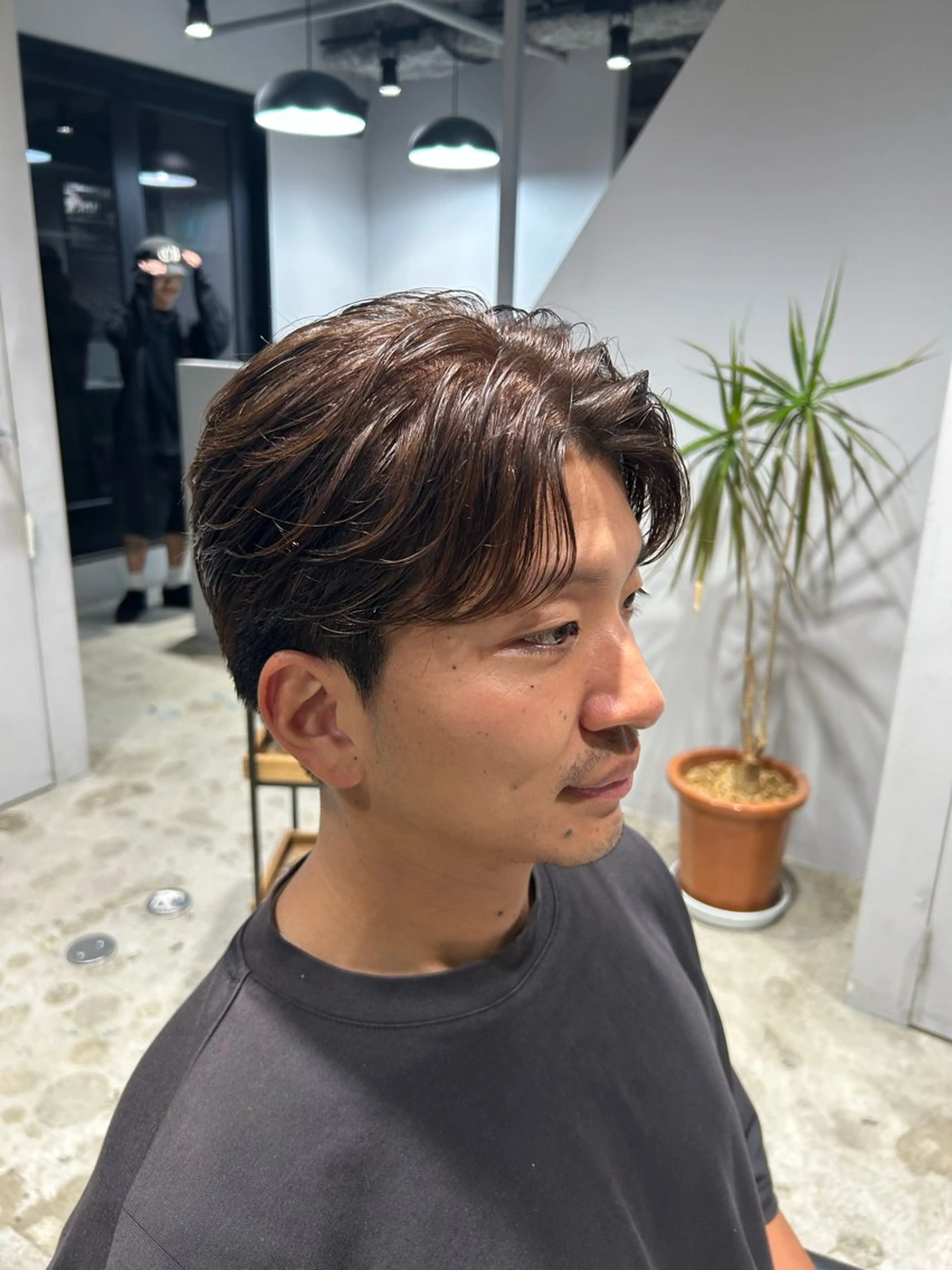 ショート カラー メンズ メンズブリーチ ビジネス ダウンパーマ フェードカット フェザーパーマ ブリーチなしブラウン /リタッチ/ANRIのヘアスタイル