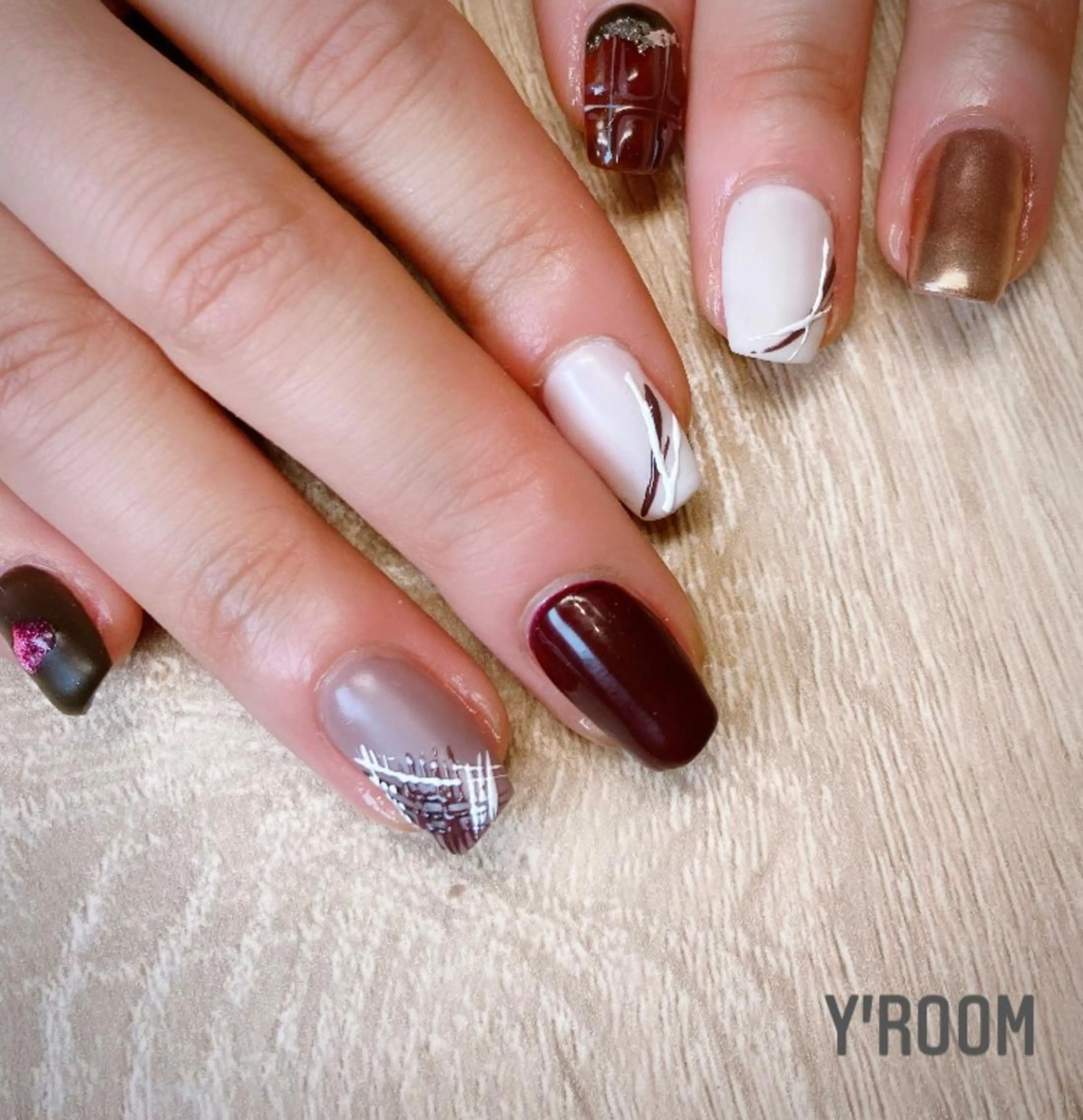 ネイル オーロラネイル フラッシュネイル ジェルネイル 氷ネイル・うるうるネイル マグネットネイル ハンドネイル YUKA （ネイリスト）のネイルデザイン