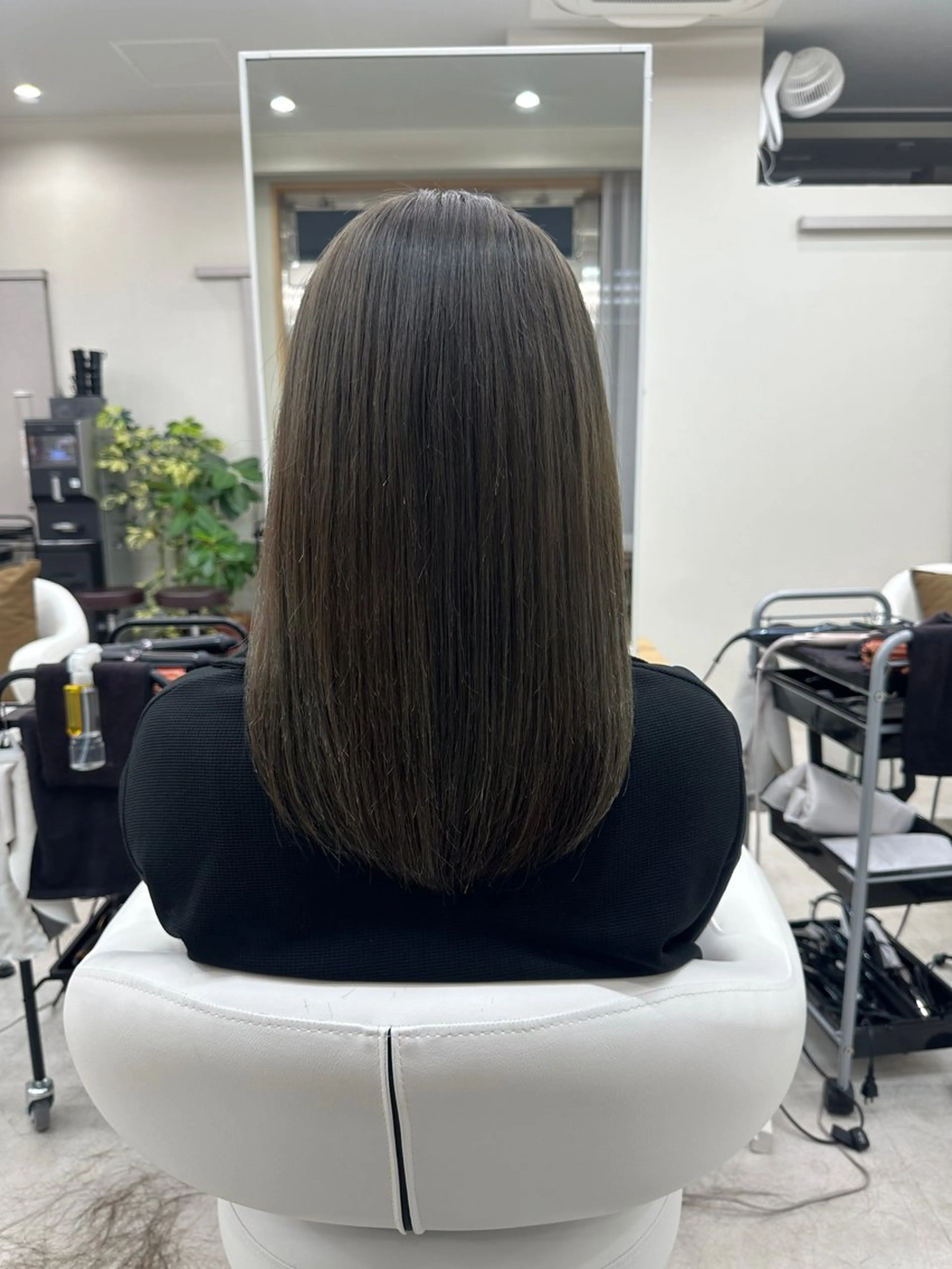 ミディアム カット ヘアカラー Aura所属・丸山 心 / 艶カラーのヘアスタイル