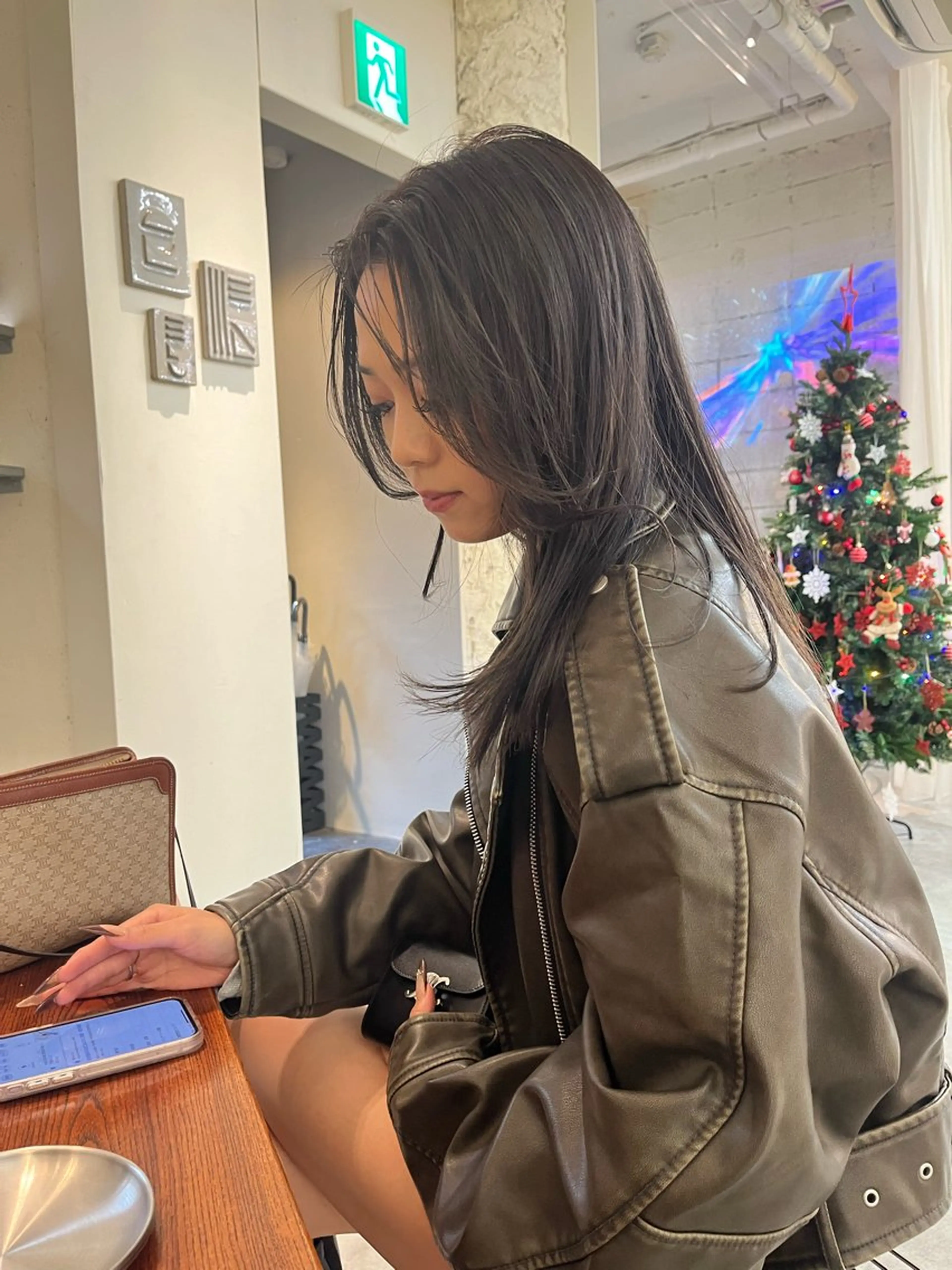 ミディアム カラー Haco＋所属・ウルフ/レイヤー Miinaのヘアスタイル