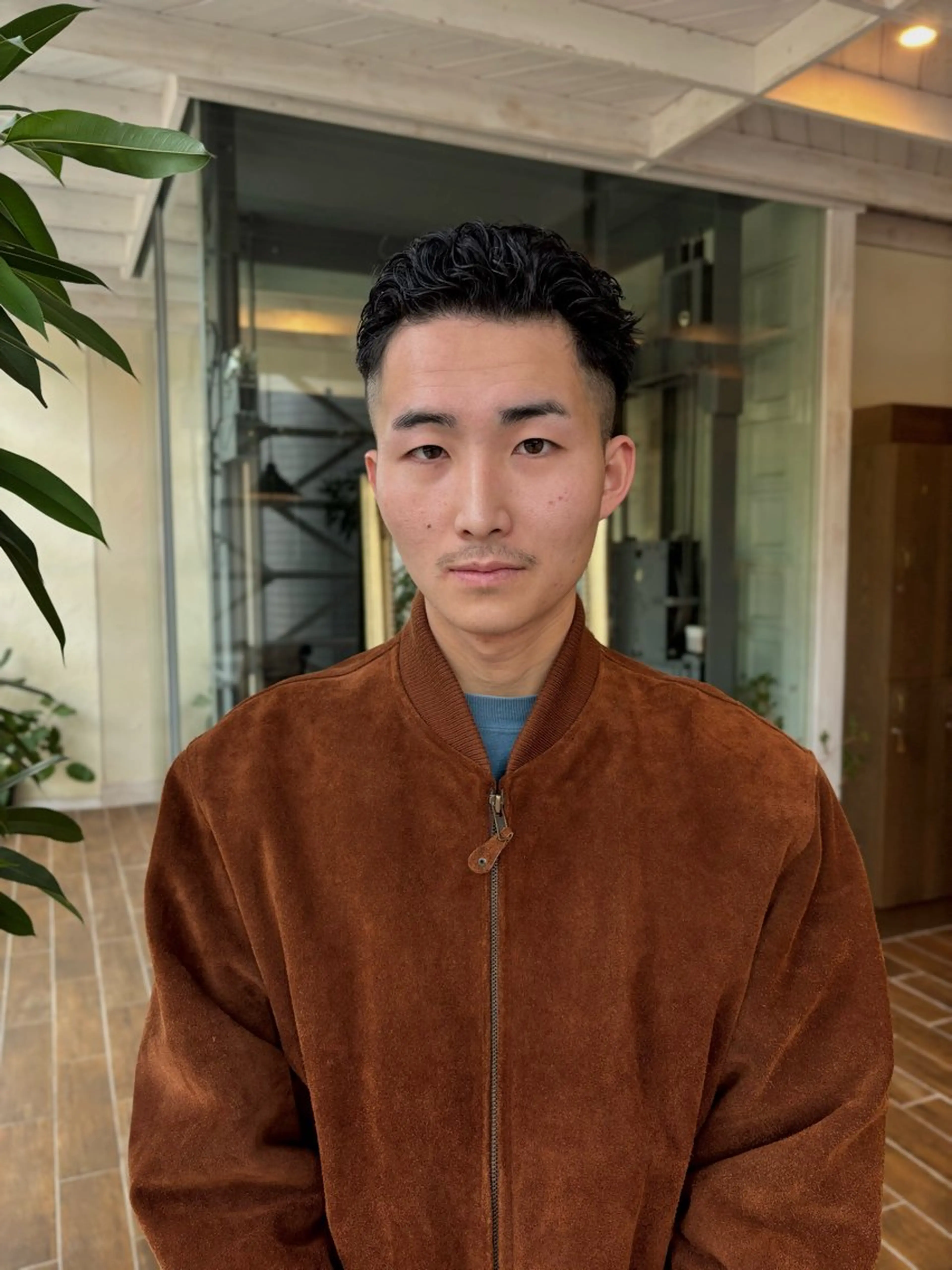 ショート パーマ メンズ オールバック フェードカット メンズパーマ 刈り上げ パーマ ハイトーン/デザイン カラー/るいのヘアスタイル