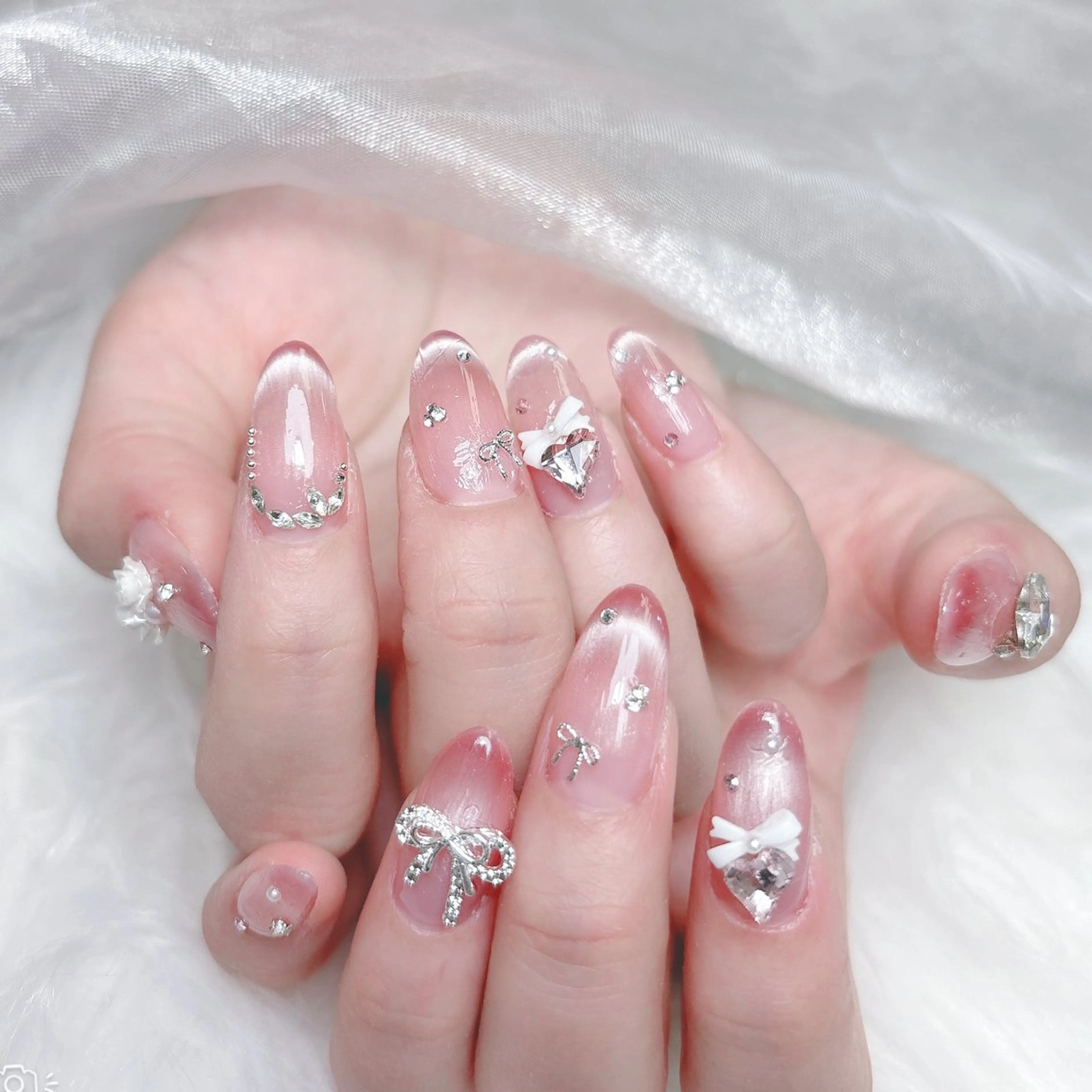 ネイル キラキラネイル 韓国ネイル スカルプネイル ハンドネイル Momoa nail salon所属・MoMoA Nail ネイル長さ出し専門店のネイルデザイン