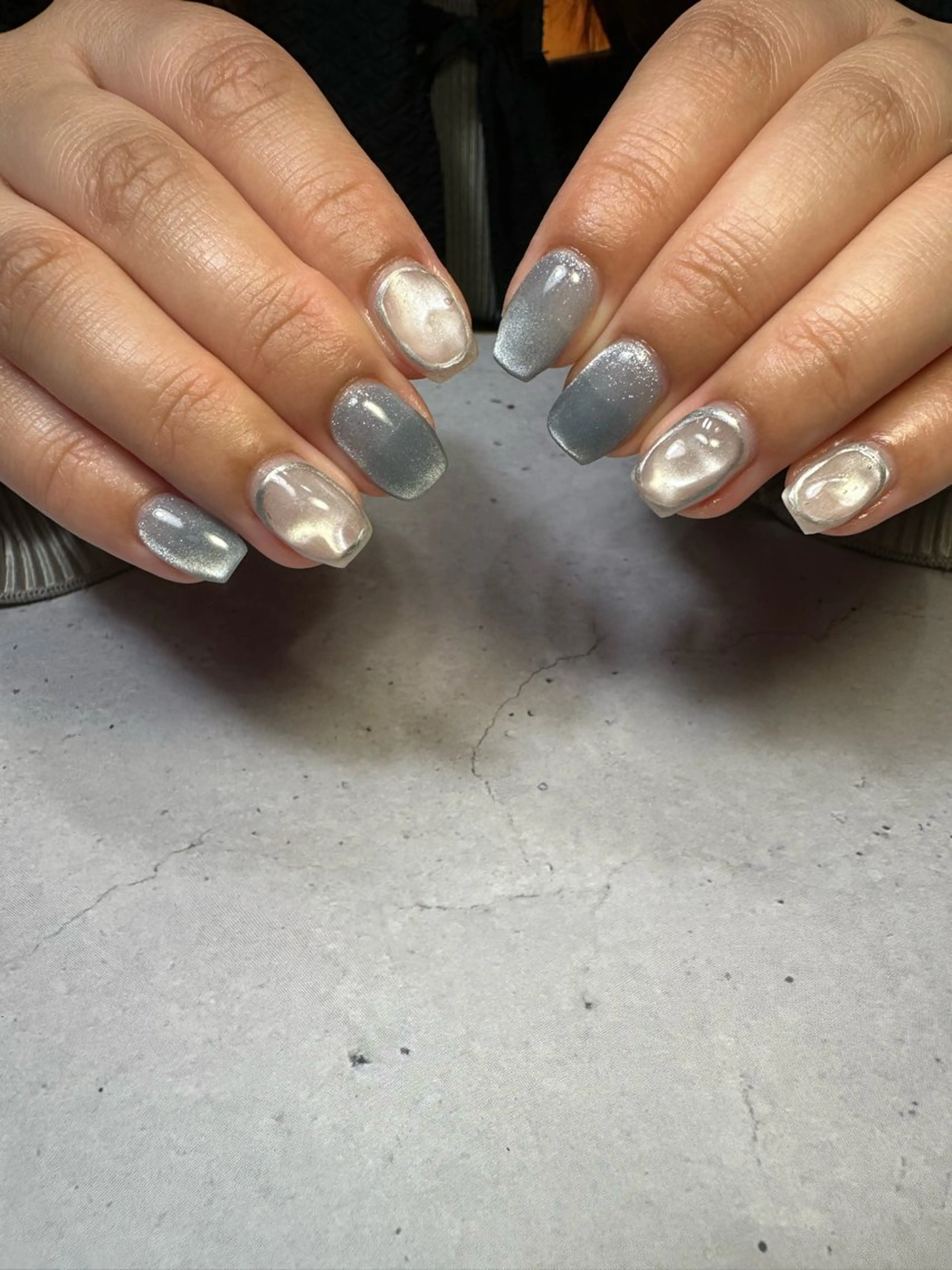 ネイル ブルー フットネイル マグネットネイル ミラーネイル ニュアンスネイル ハンドネイル nailsalon Daphneのネイルデザイン