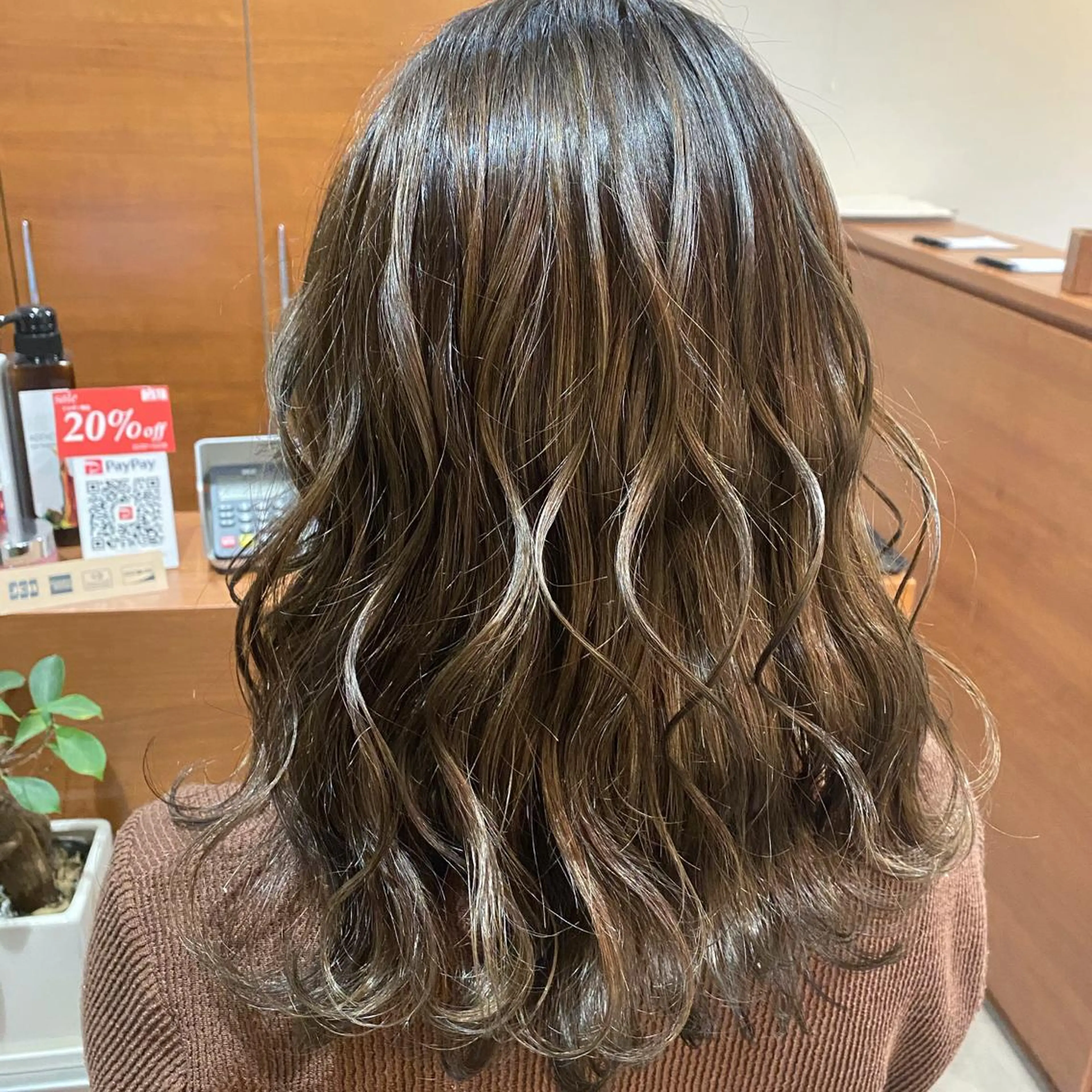 ミディアム カラー グレージュ カット ヘアカラー トリートメント 【PRIMAL】萩原 凌のヘアスタイル