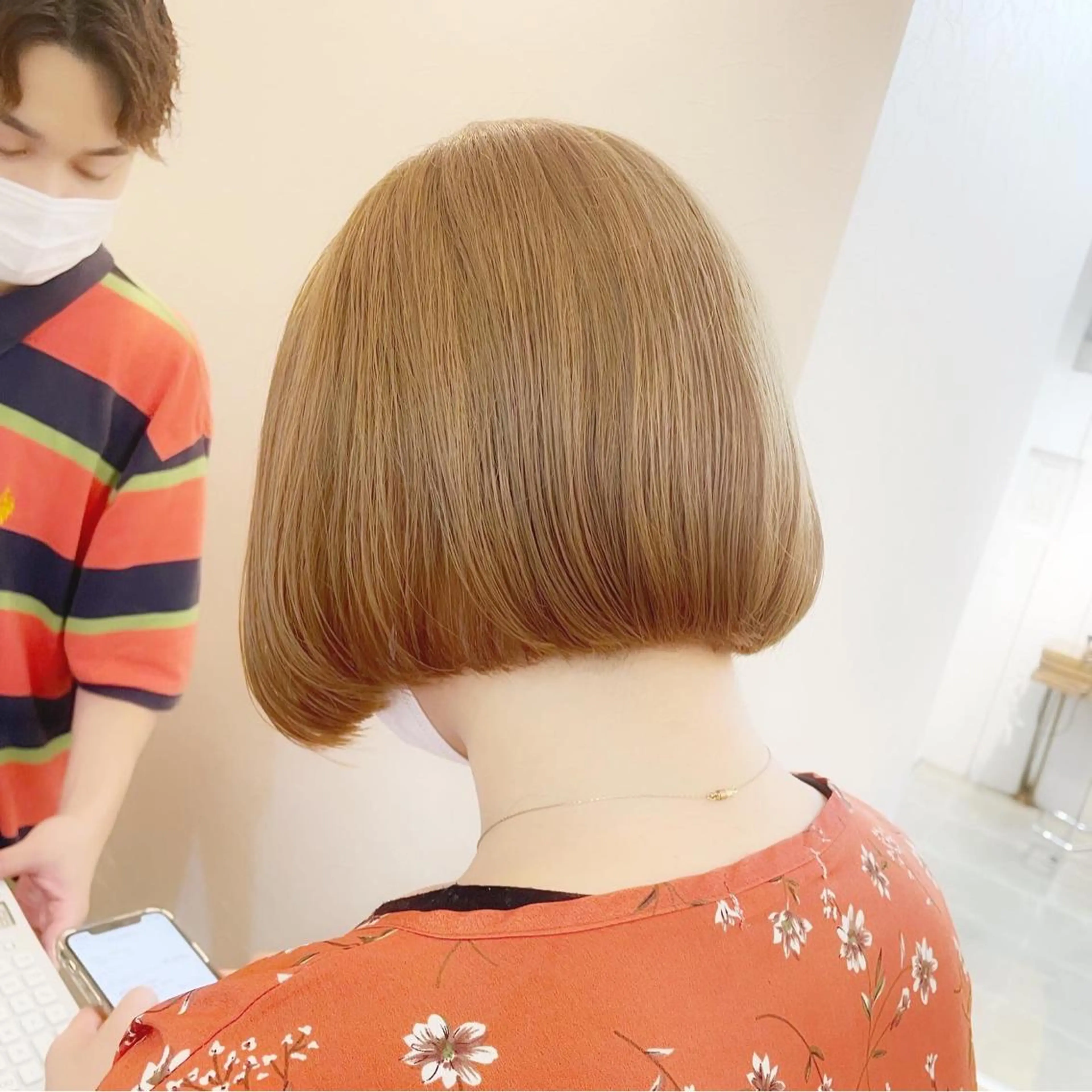 ショート カラー ショートレイヤー 丸みショート グラデーションカラー くびれヘア くせ毛 カット ヘアカラー トリートメント newline銀座所属・銀座ショート/ 大人ショート/金子涼のヘアスタイル