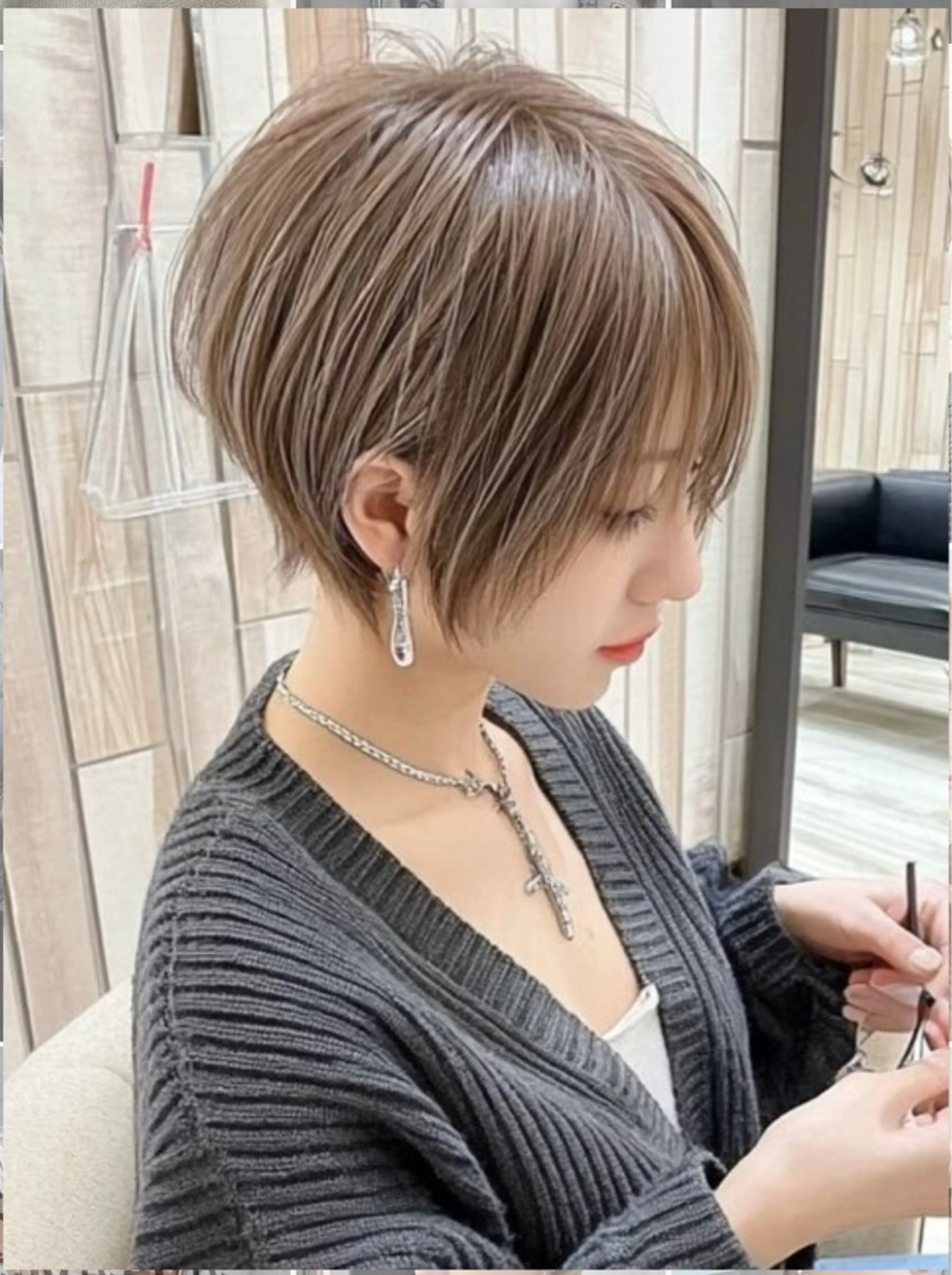 ショート カラー バレイヤージュ ブリーチ ブロンド ダブルカラー グレージュ 荻根澤 享平のヘアスタイル