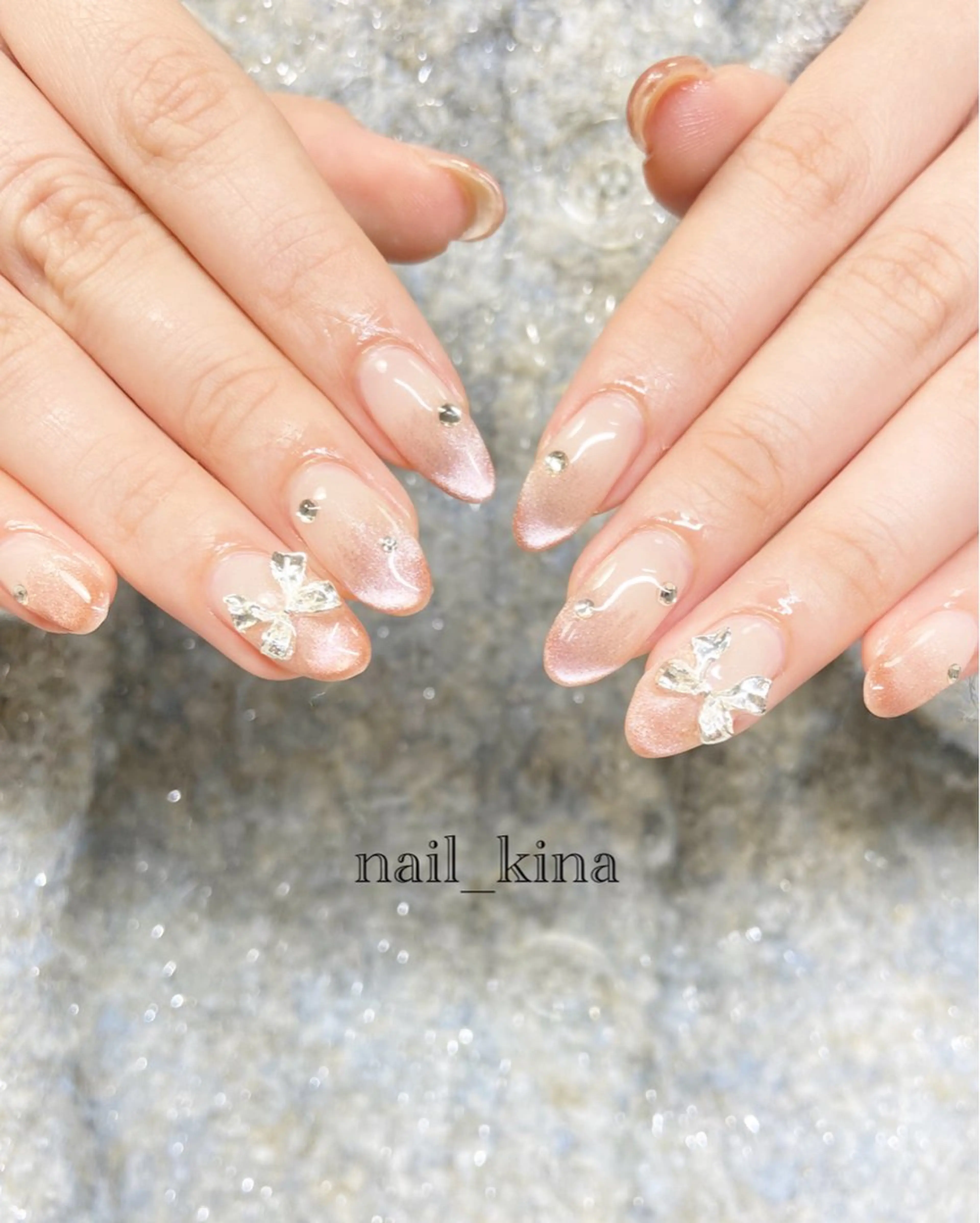 ネイル グラデーション マグネットネイル リボン ワンホンネイル nail_ kinaのネイルデザイン