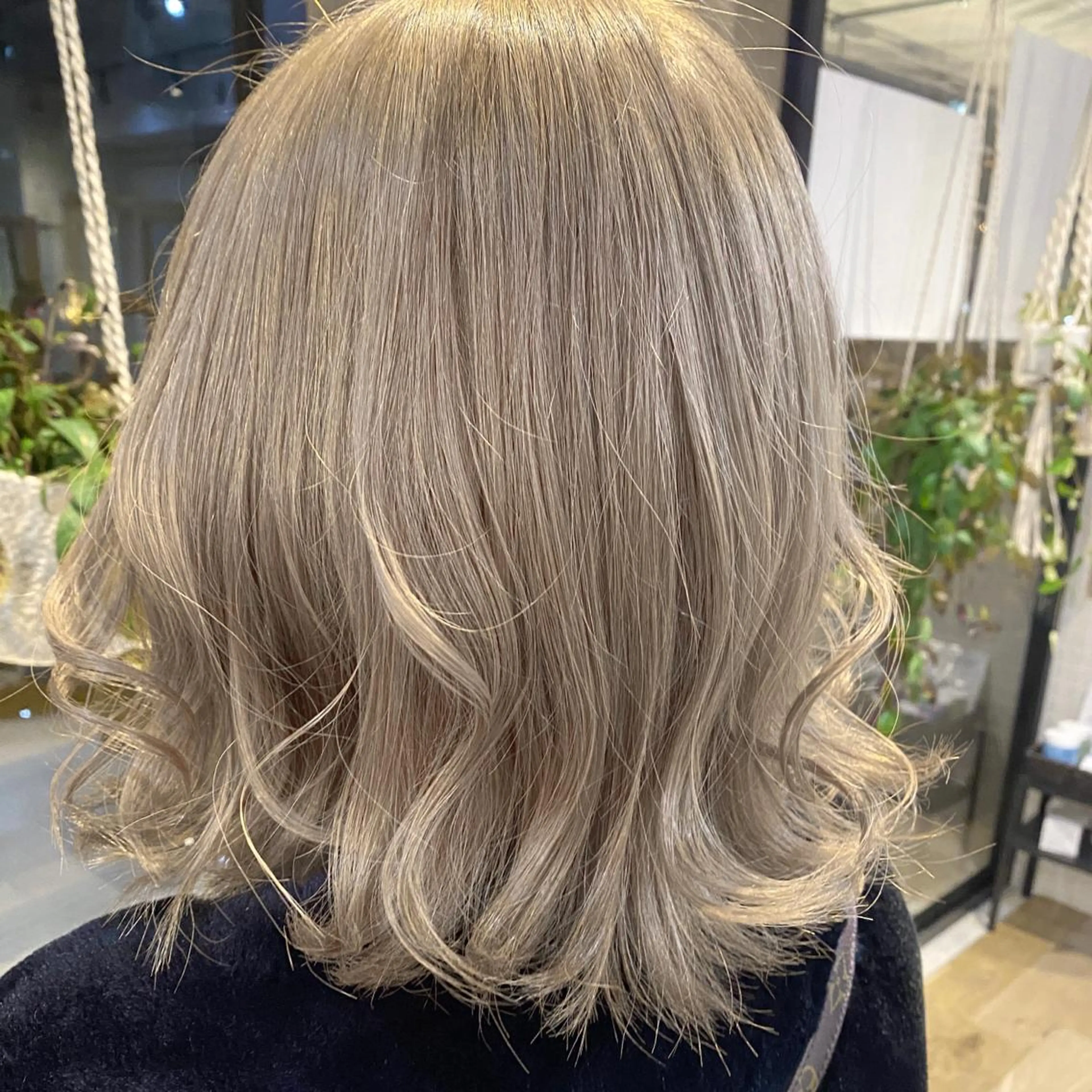 ミディアム カット ヘアカラー パーマ トリートメント Sherry所属・川尻 詩織のヘアスタイル
